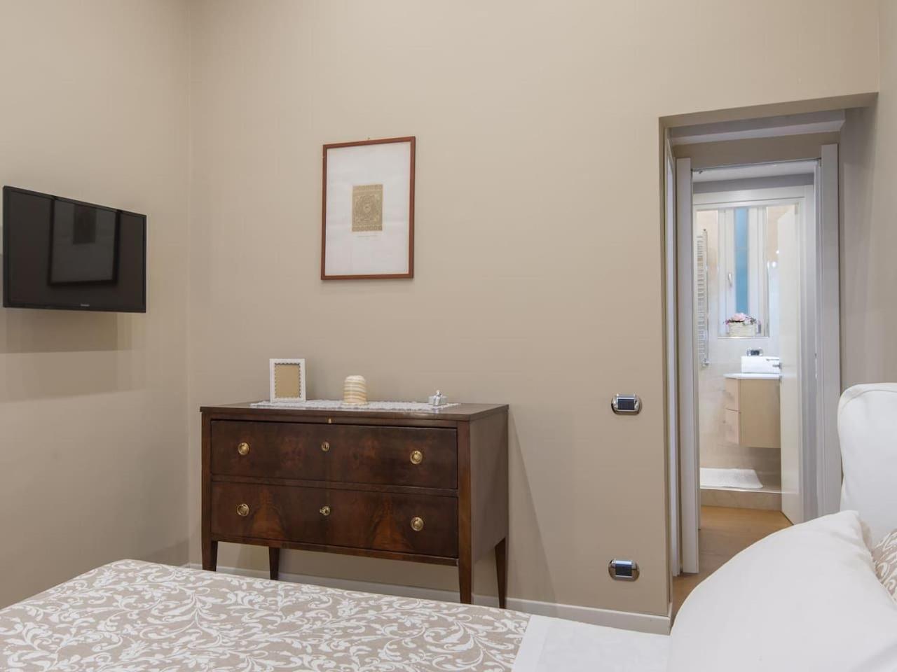 White House In Apartment