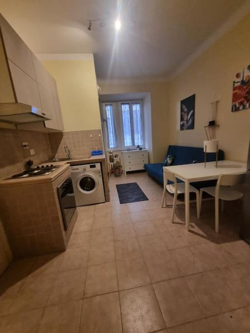 Apartment Casa Intera Vicino Il Centro Per 3 Persone Rome