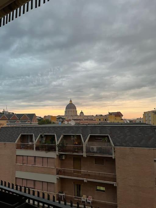 Sunny With Stunning San Pietro View Apartment Rome