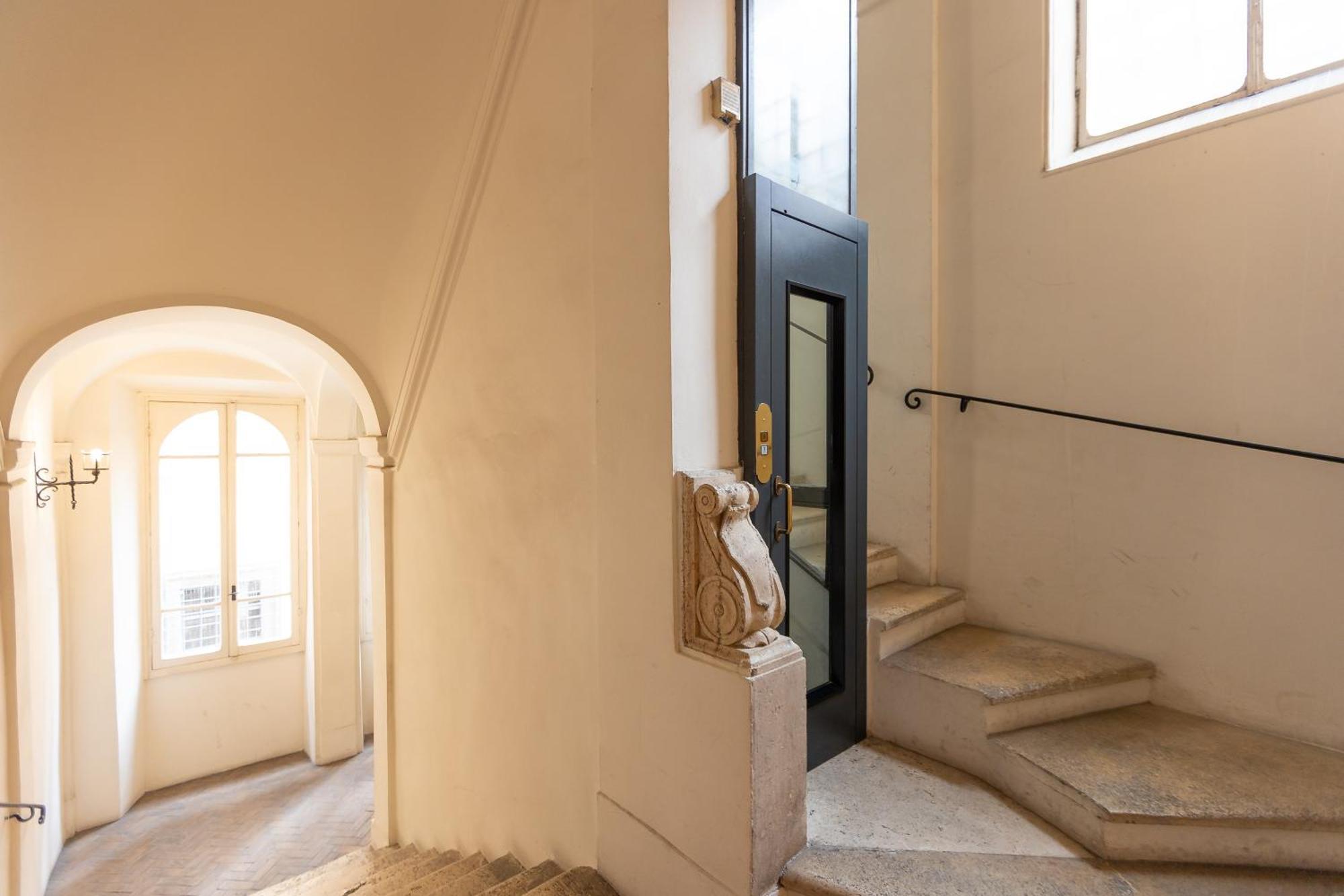 Amazing 3-bedrooms Pantheon Apartment Rome