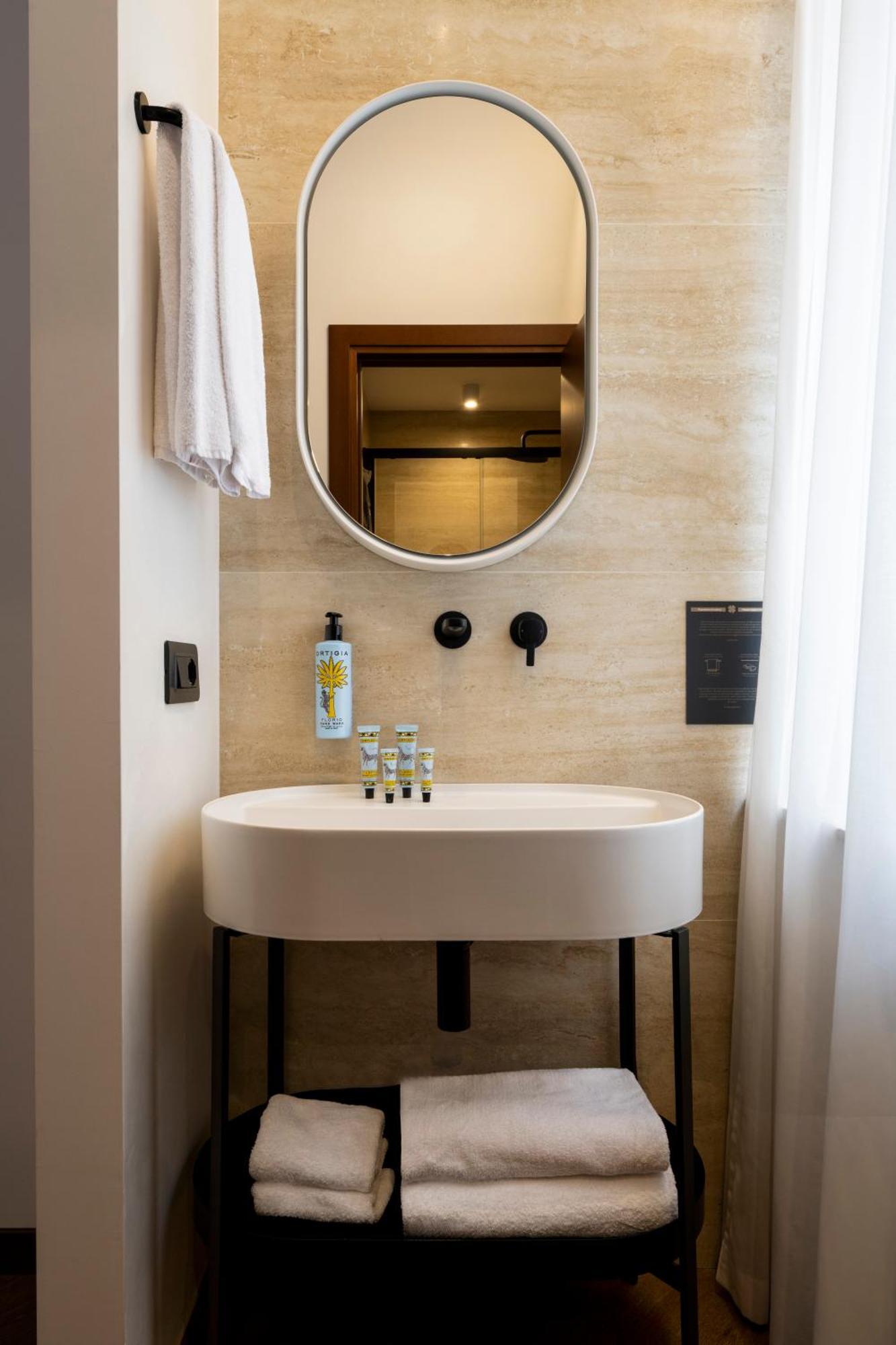 Boutique Piedra Centre 3* Rome