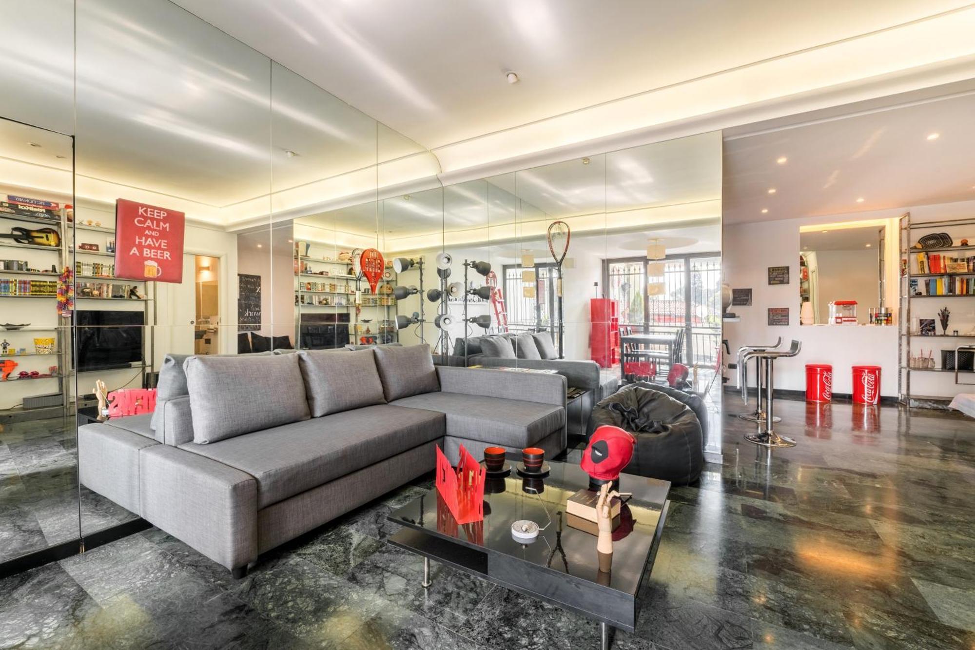 Comics Penthouse, Funny Flat Nearby Colosseum *