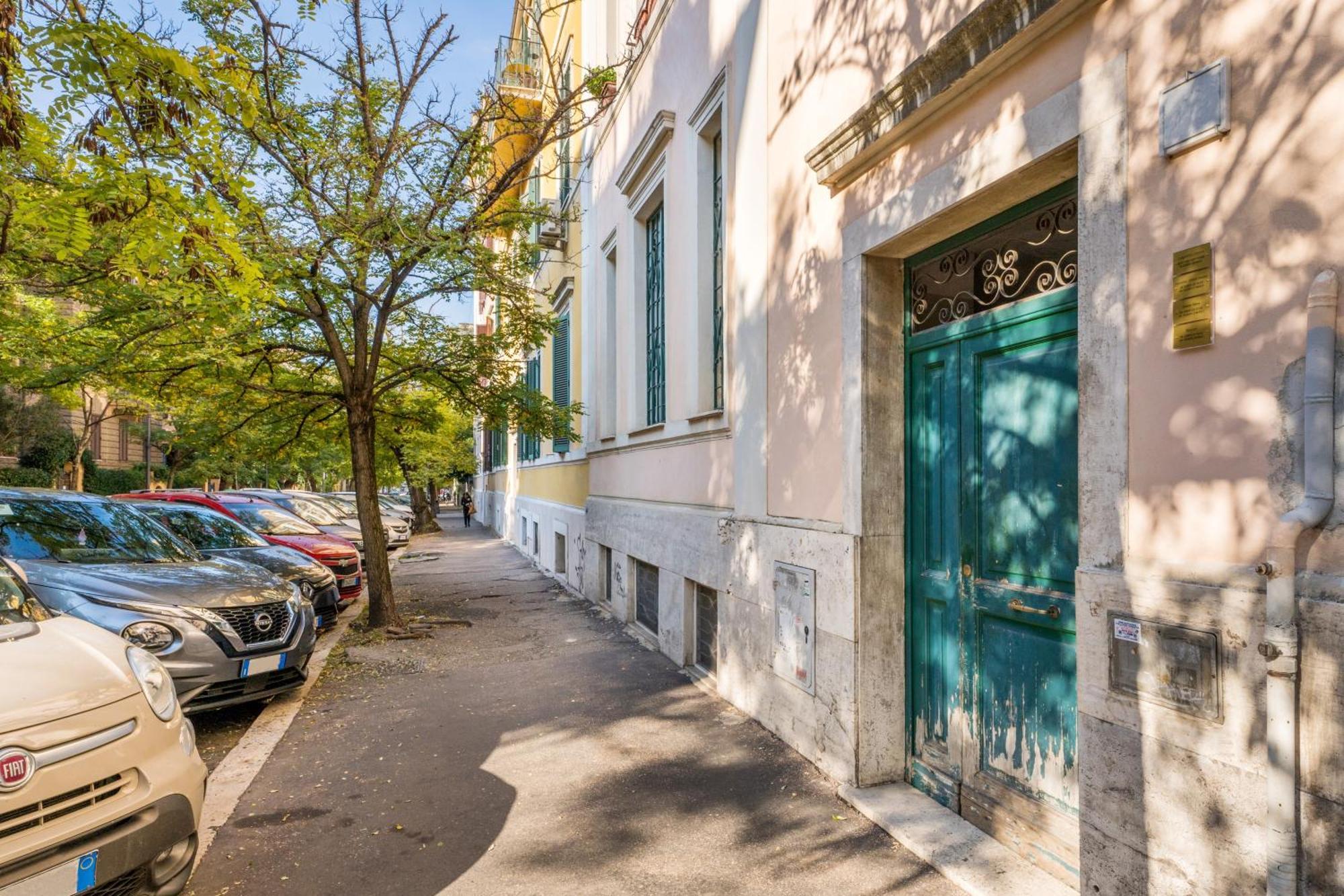Comics Penthouse, Funny Flat Nearby Colosseum Rome