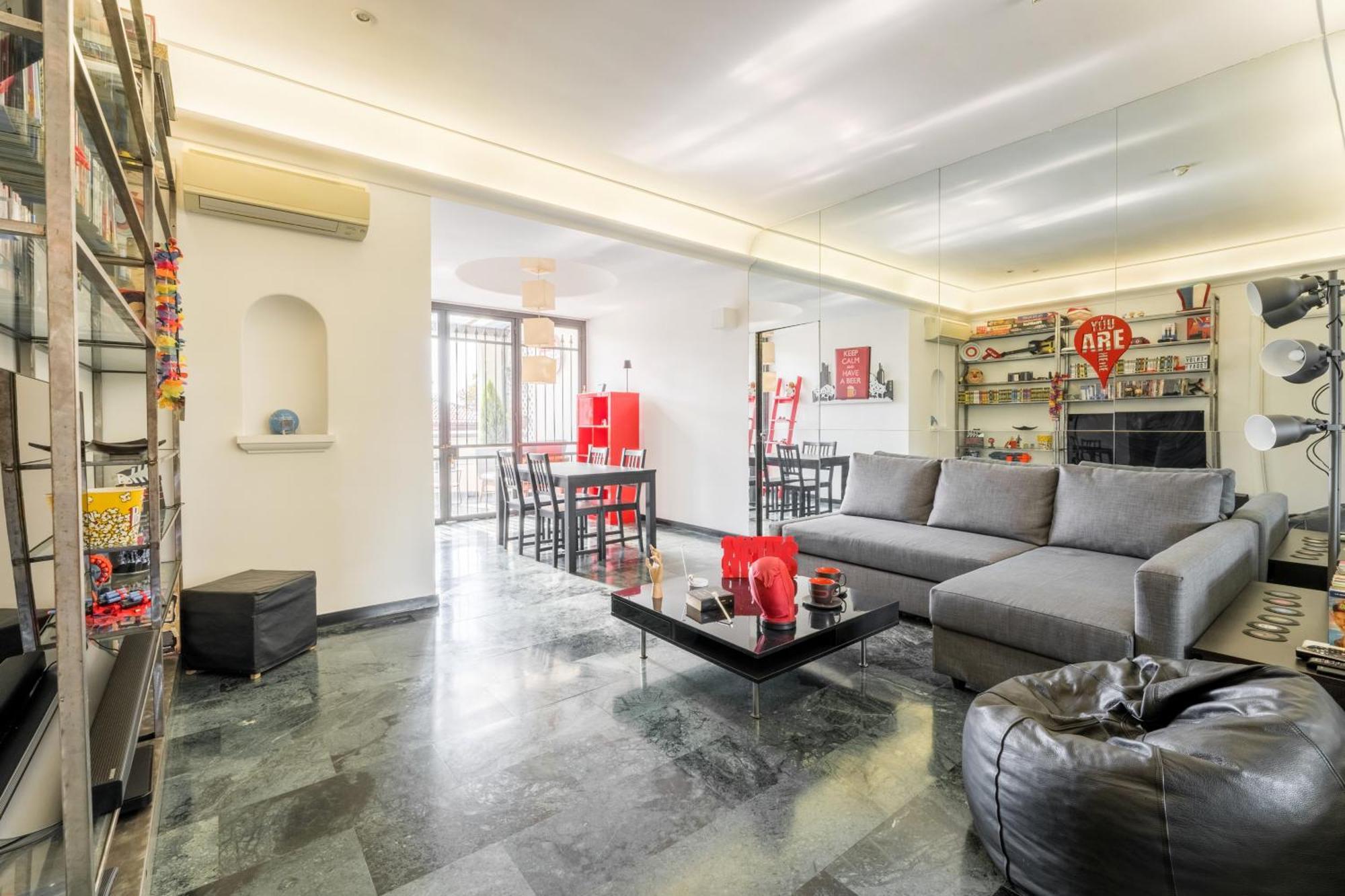 Comics Penthouse, Funny Flat Nearby Colosseum Apartment Rome