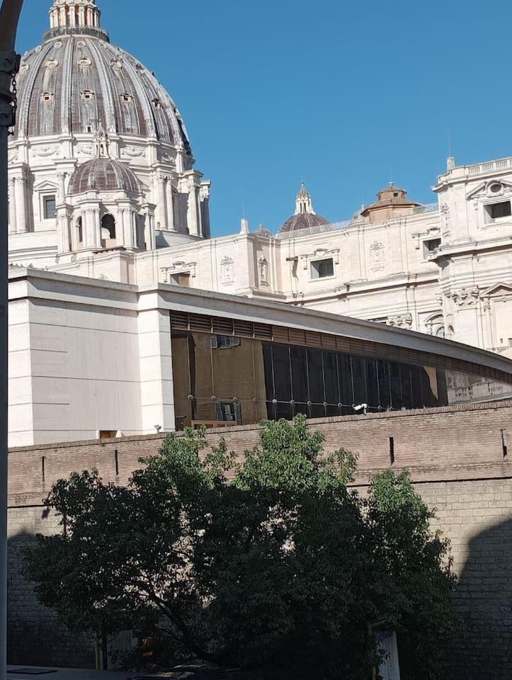 Breakfast At St Peter Appartamento Roma