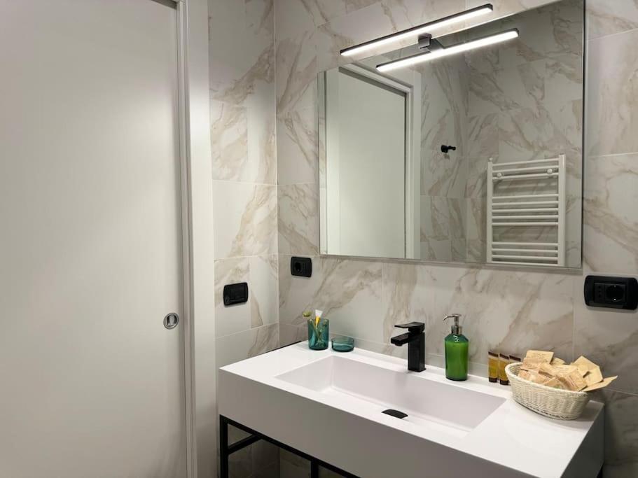 Moderno E Confortevole Con Posto Auto- Wifi Veloce Apartment