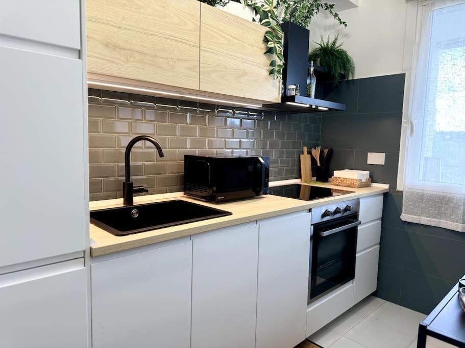 Moderno E Confortevole Con Posto Auto- Wifi Veloce Apartment *
