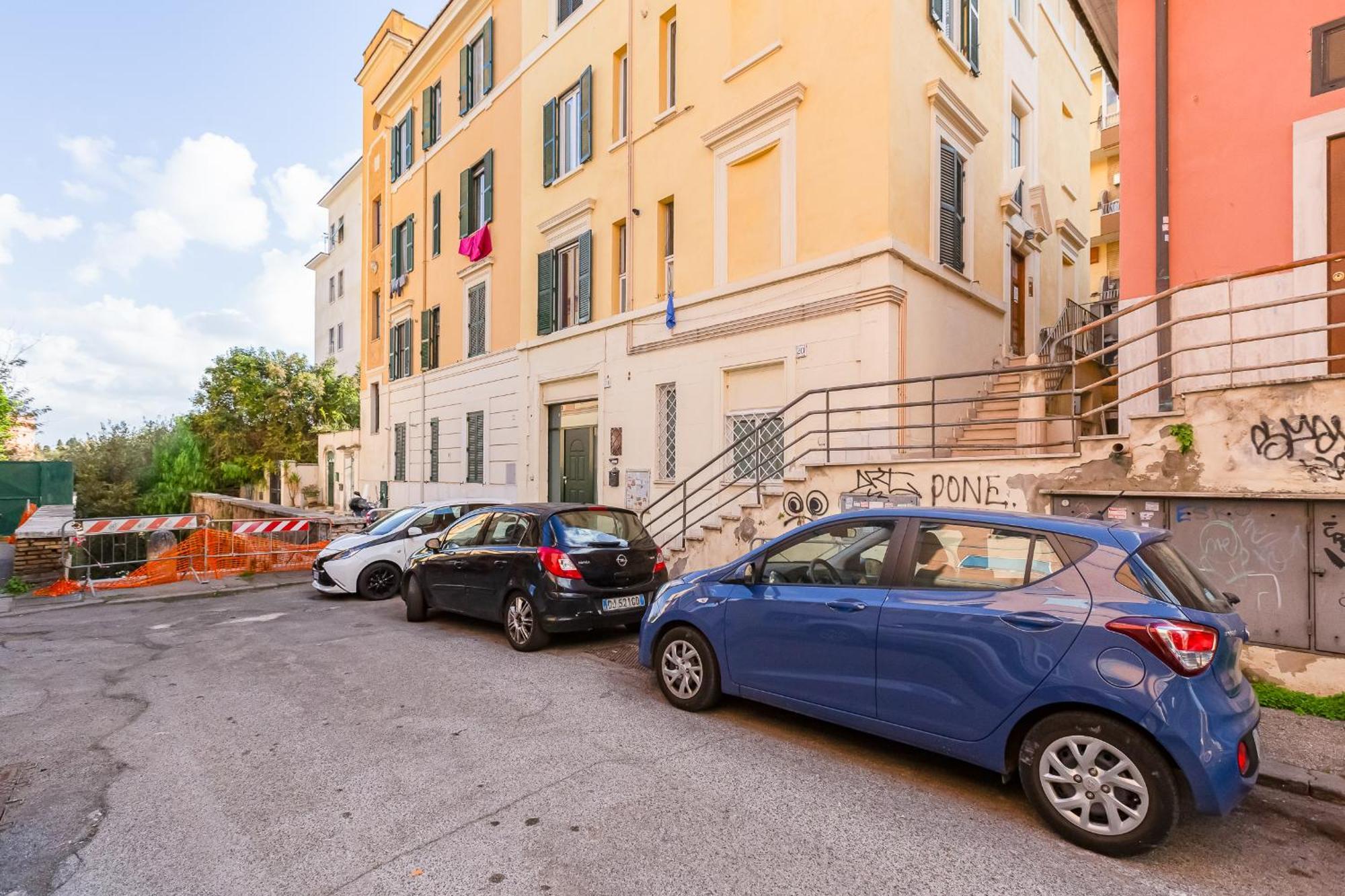 Vicolo Sereno * Roma