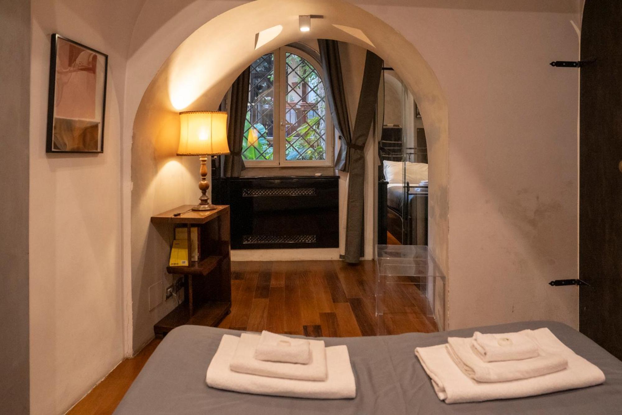 Domus Ciancaleoni - Colosseum - Rione Monti * Roma