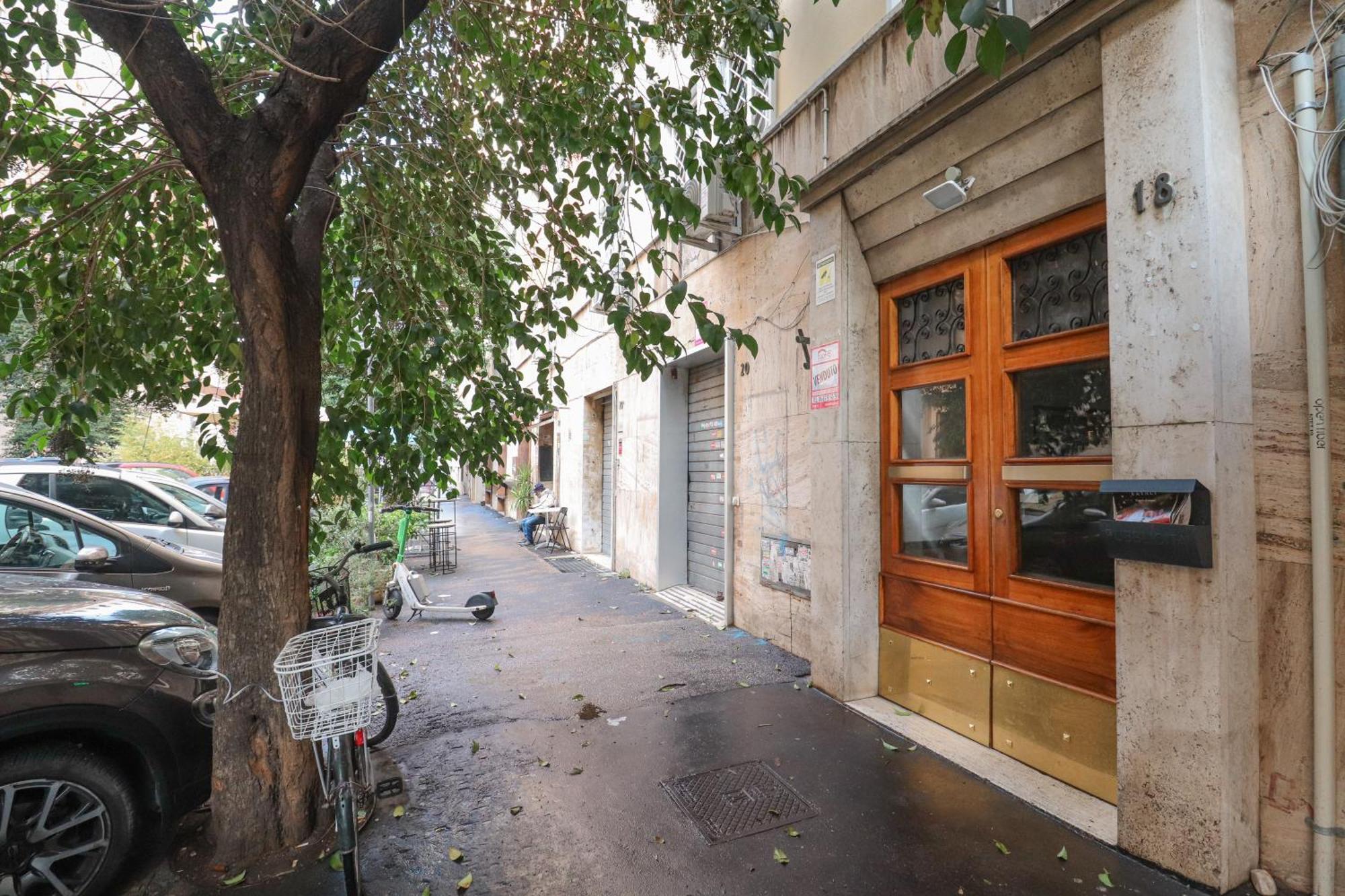 Valery - Stylish Close To Vatican
