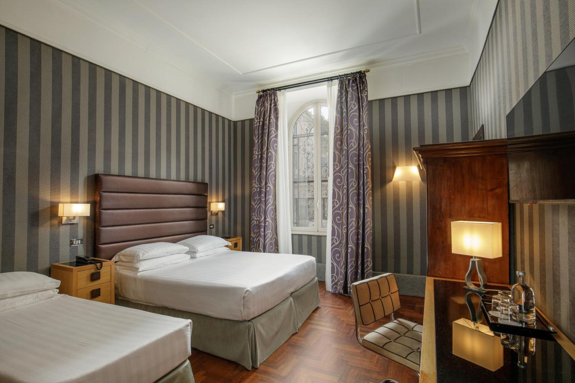 Royal Court Hotel 4*