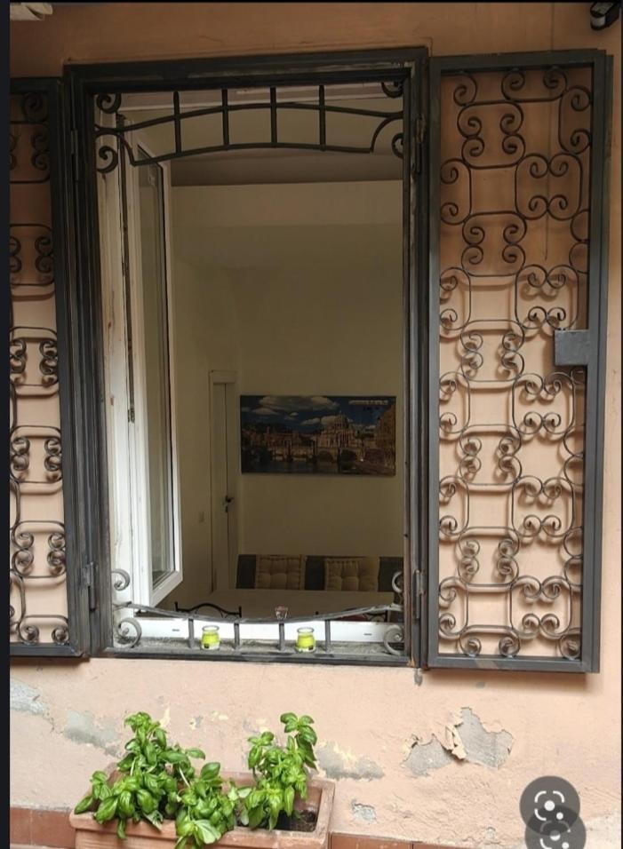 Crescenziovaticanflat * Rome