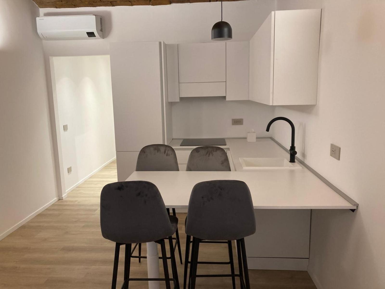 Apartment Manzoni Bilocale Con Doppi Servizi Piano Terra *