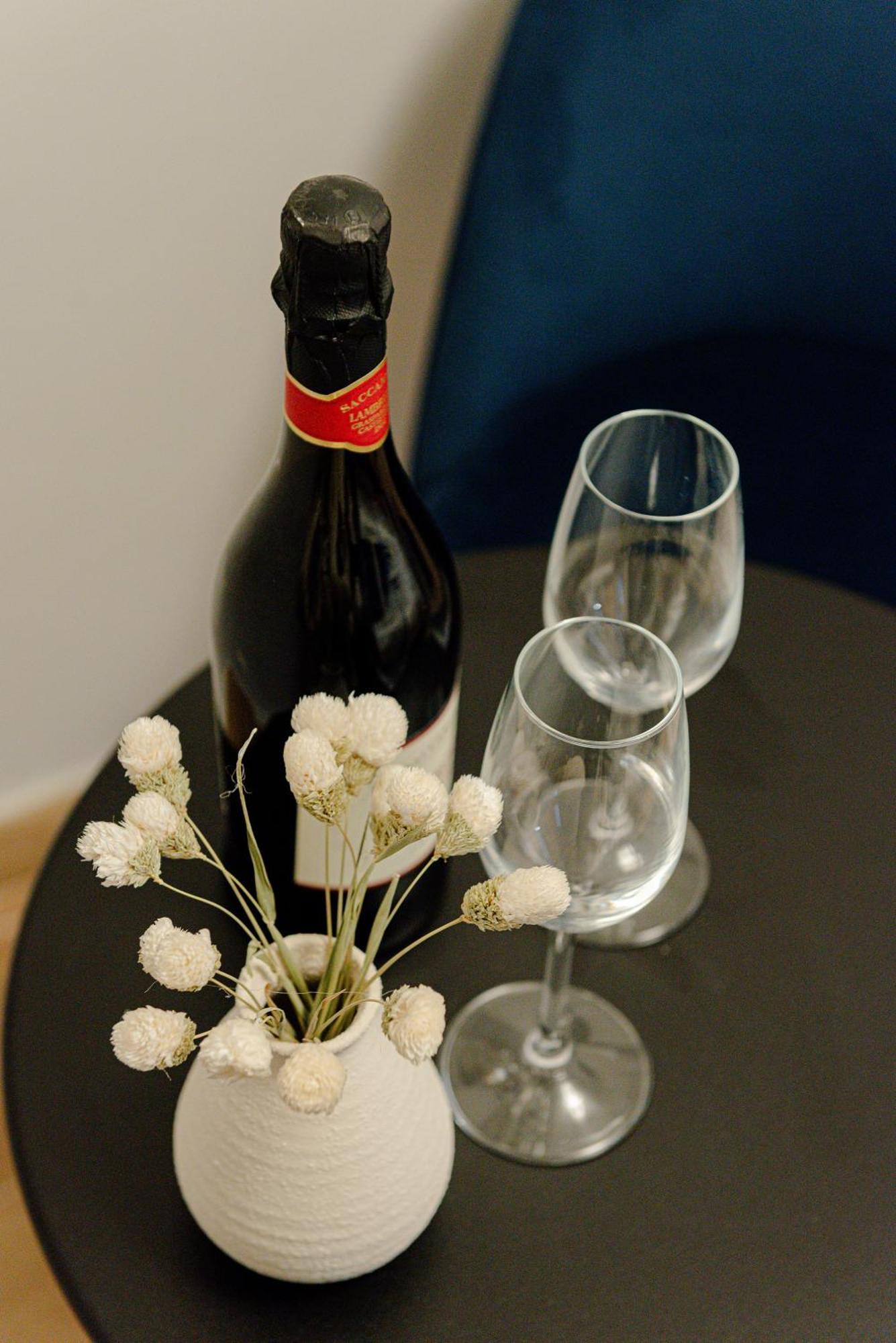 Goldstar Apartment *