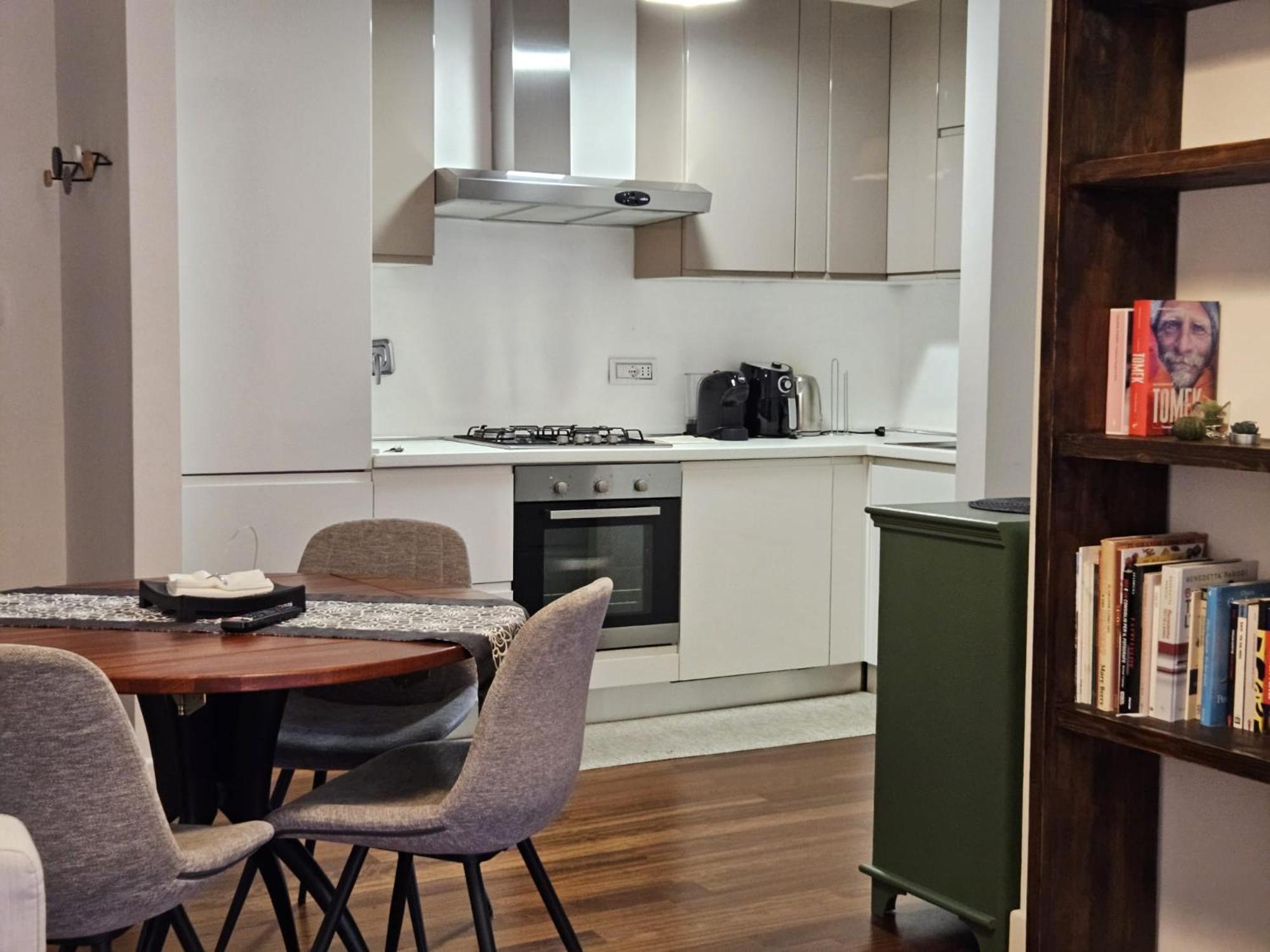 Apartment Be Your - Barbarella's *