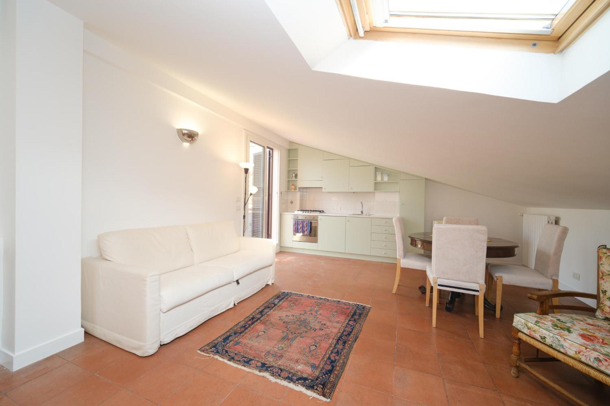 Juan's Trevi Buddyrent Apartment