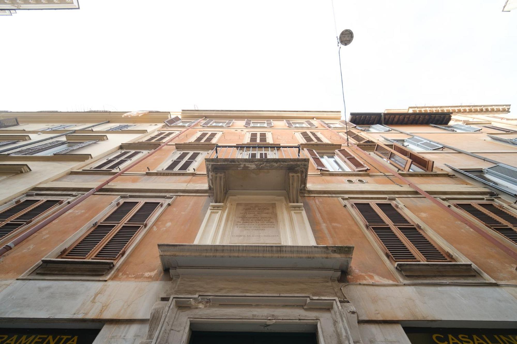 Juan's Trevi Buddyrent Apartment *