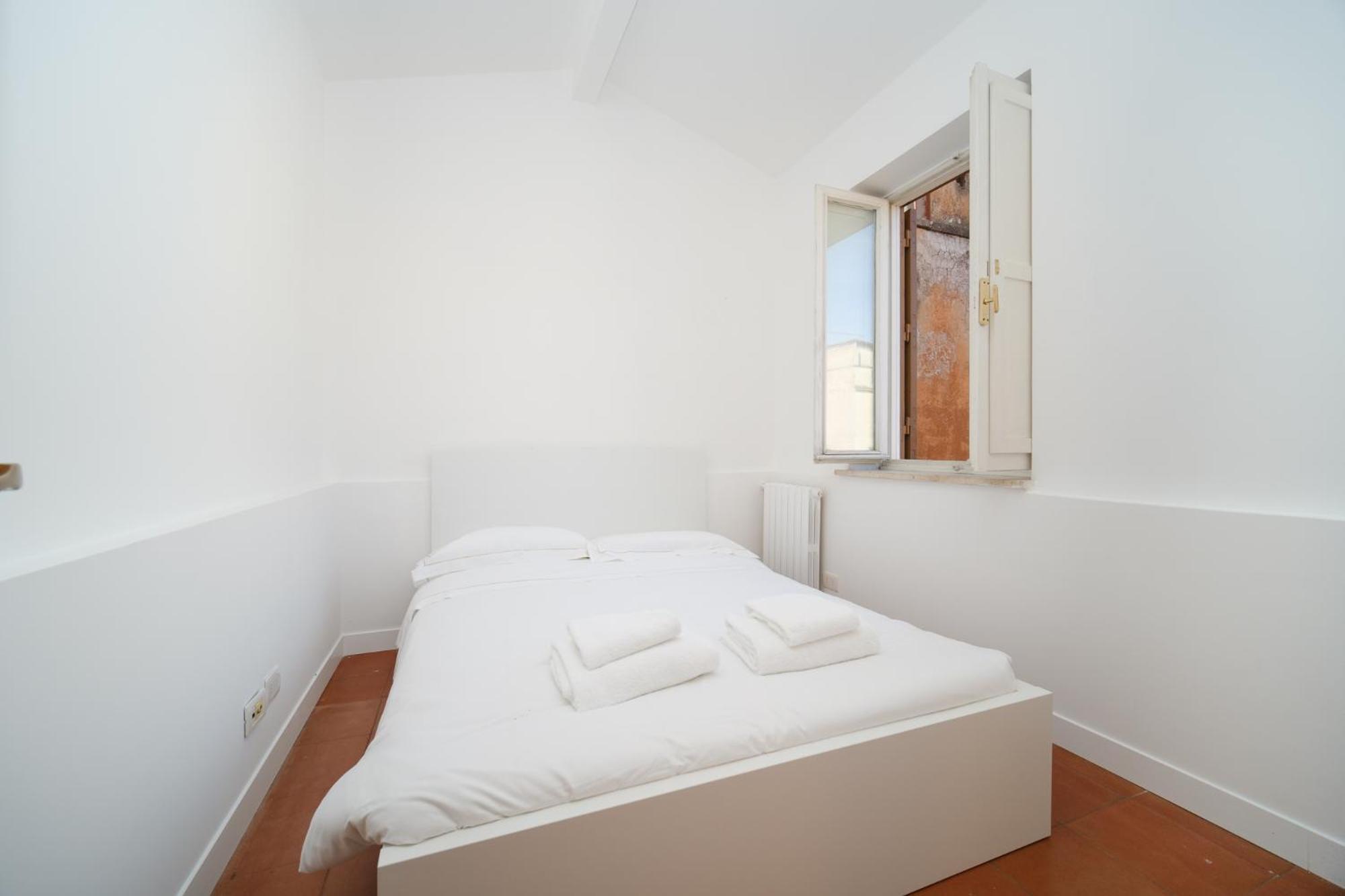 Juan's Trevi Buddyrent Apartment Rome