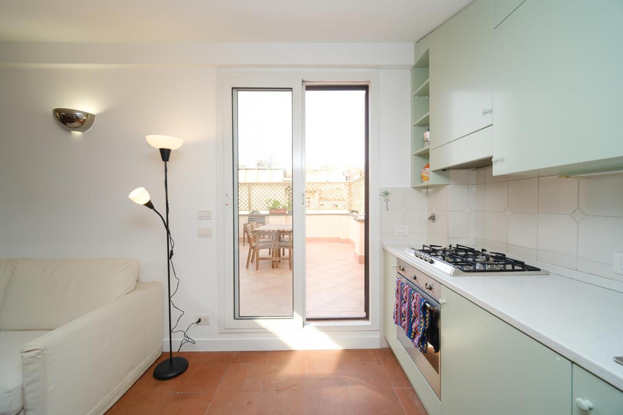 Juan's Trevi Buddyrent Apartment