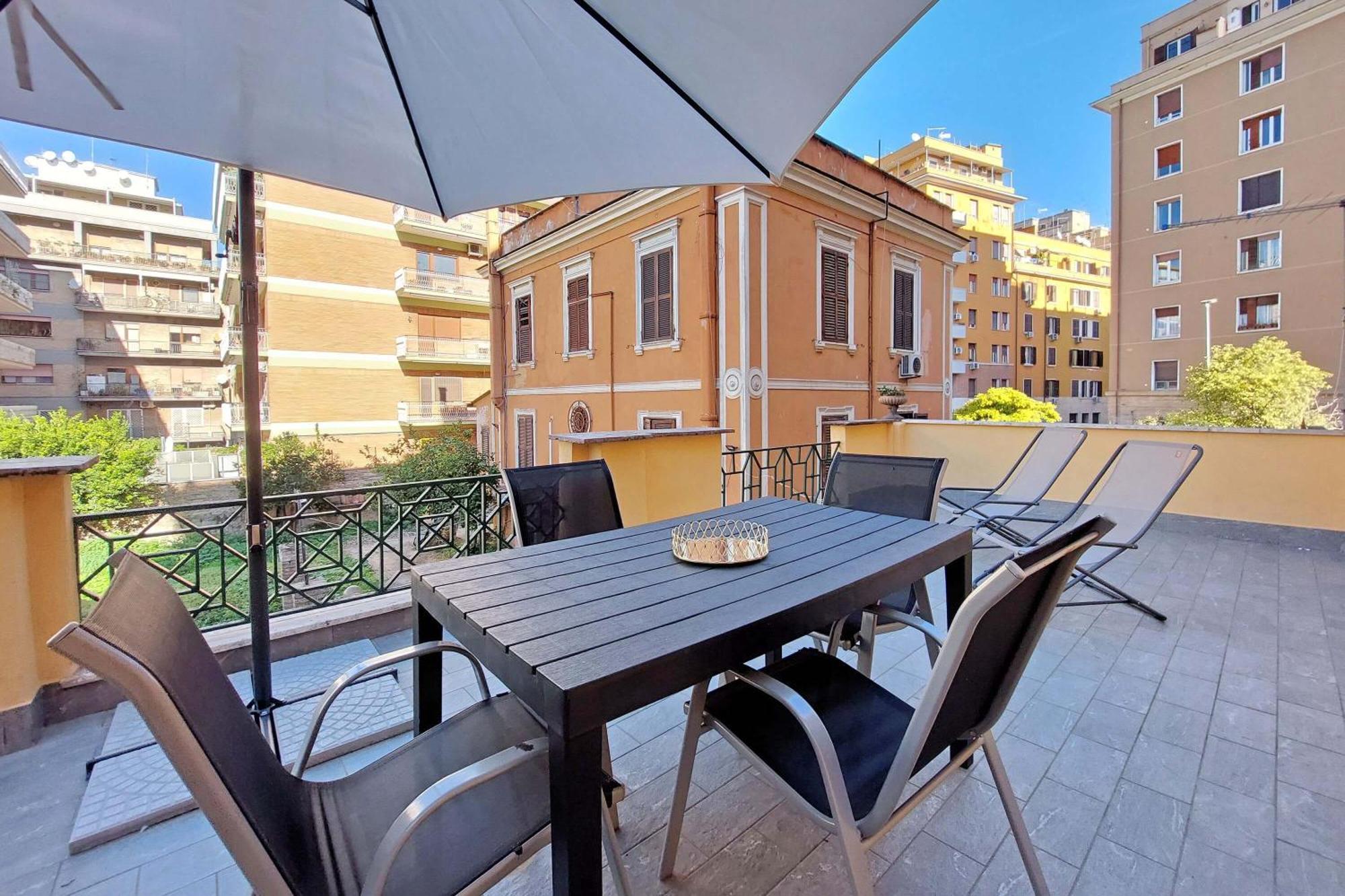 Mantellini Terrace Duplex Apartment Rome