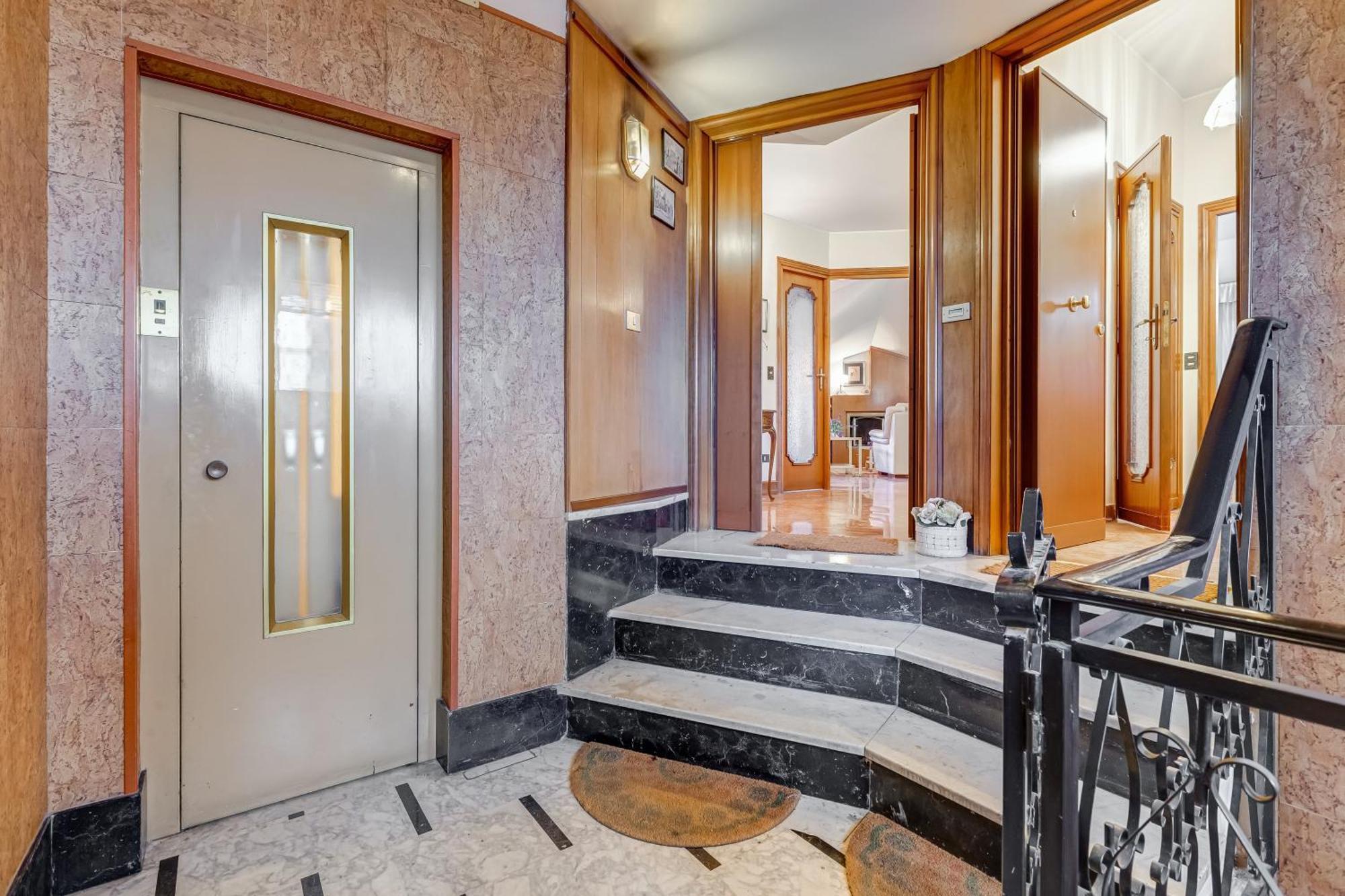 The Elegant Penthouse - Ampio Attico Con Posto Auto Apartment Rome