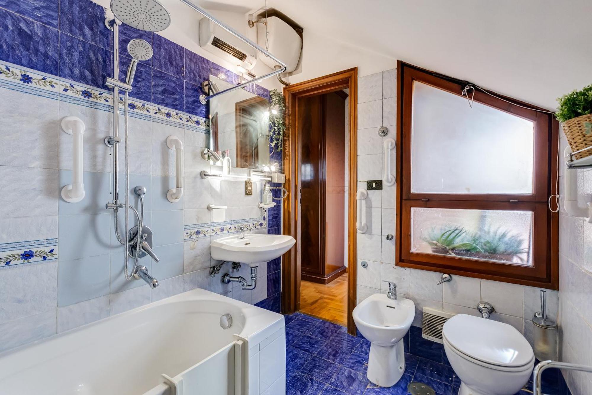 The Elegant Penthouse - Ampio Attico Con Posto Auto Apartment Rome