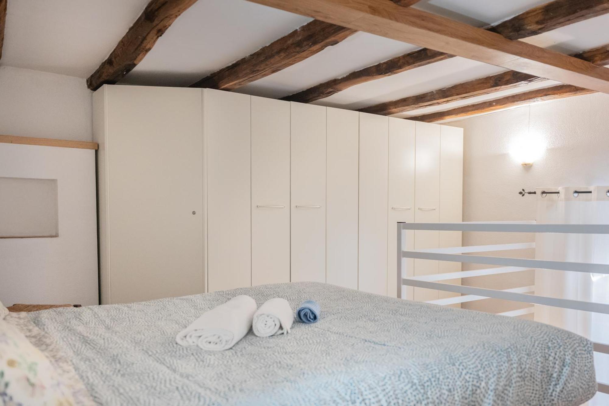 Domus Palestro Apartment