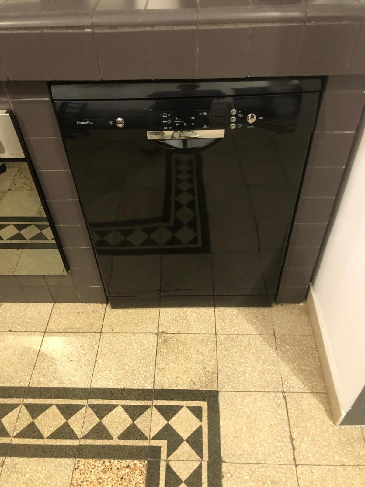 Jef Vaticano, Appartement *