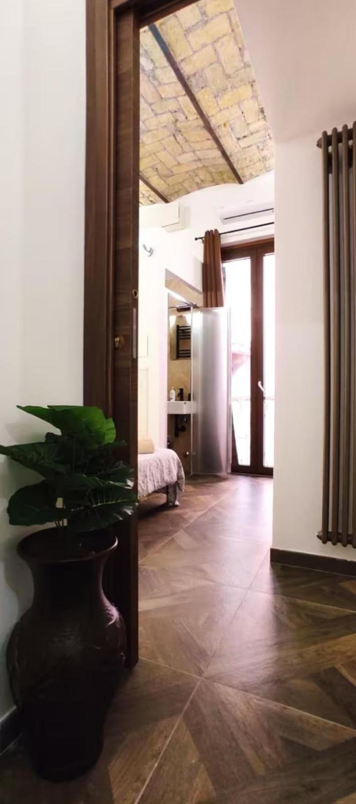 Versailles Deluxe Homestay *