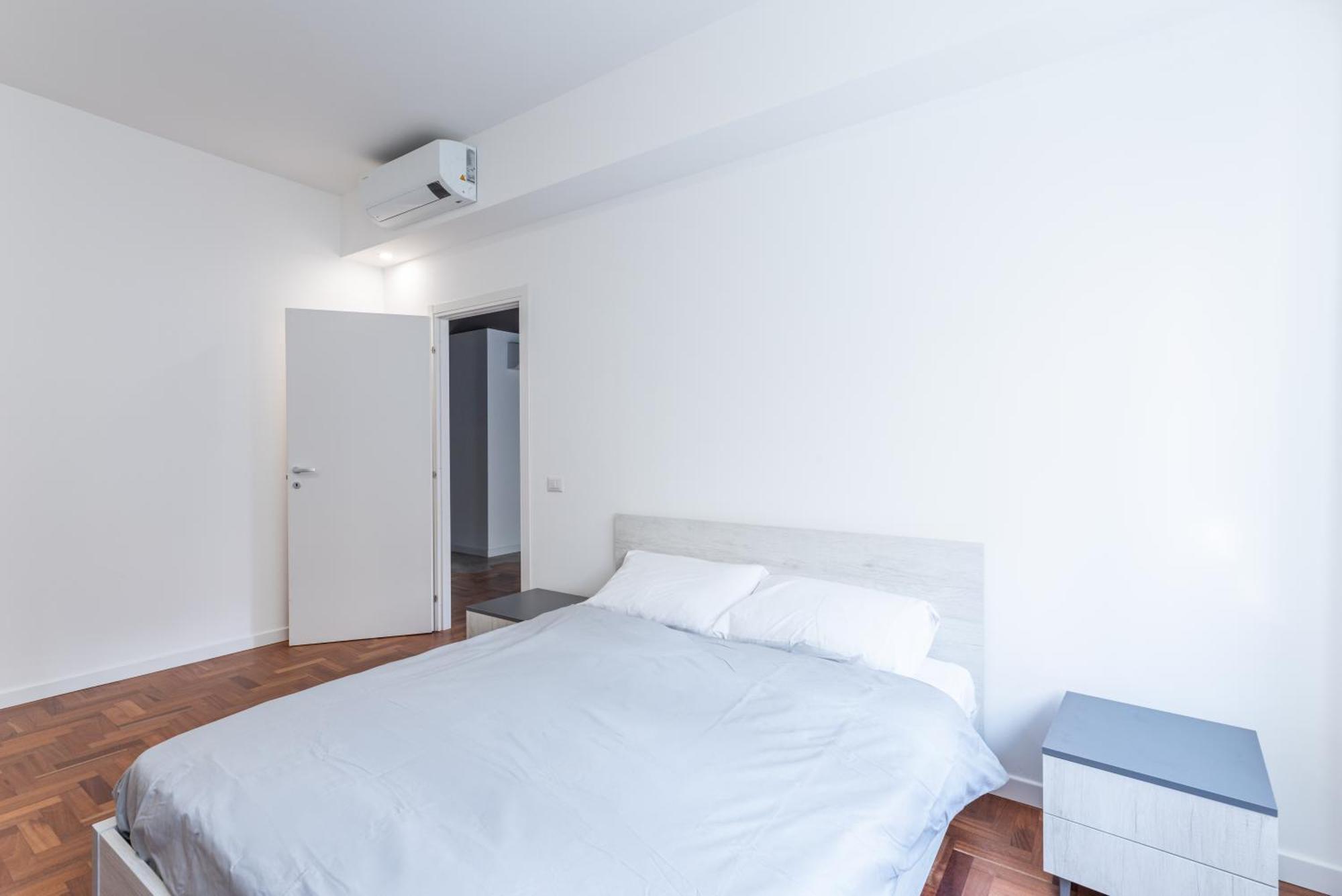Skylife Modern 4-bedroom Trastevere Apartment *