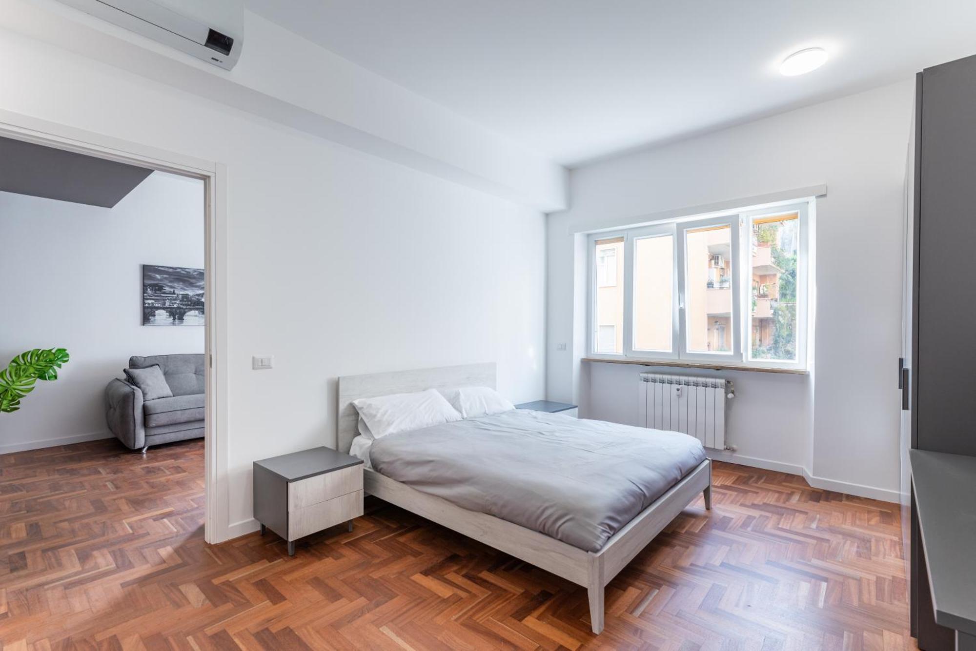Skylife Modern 4-bedroom Trastevere Apartment