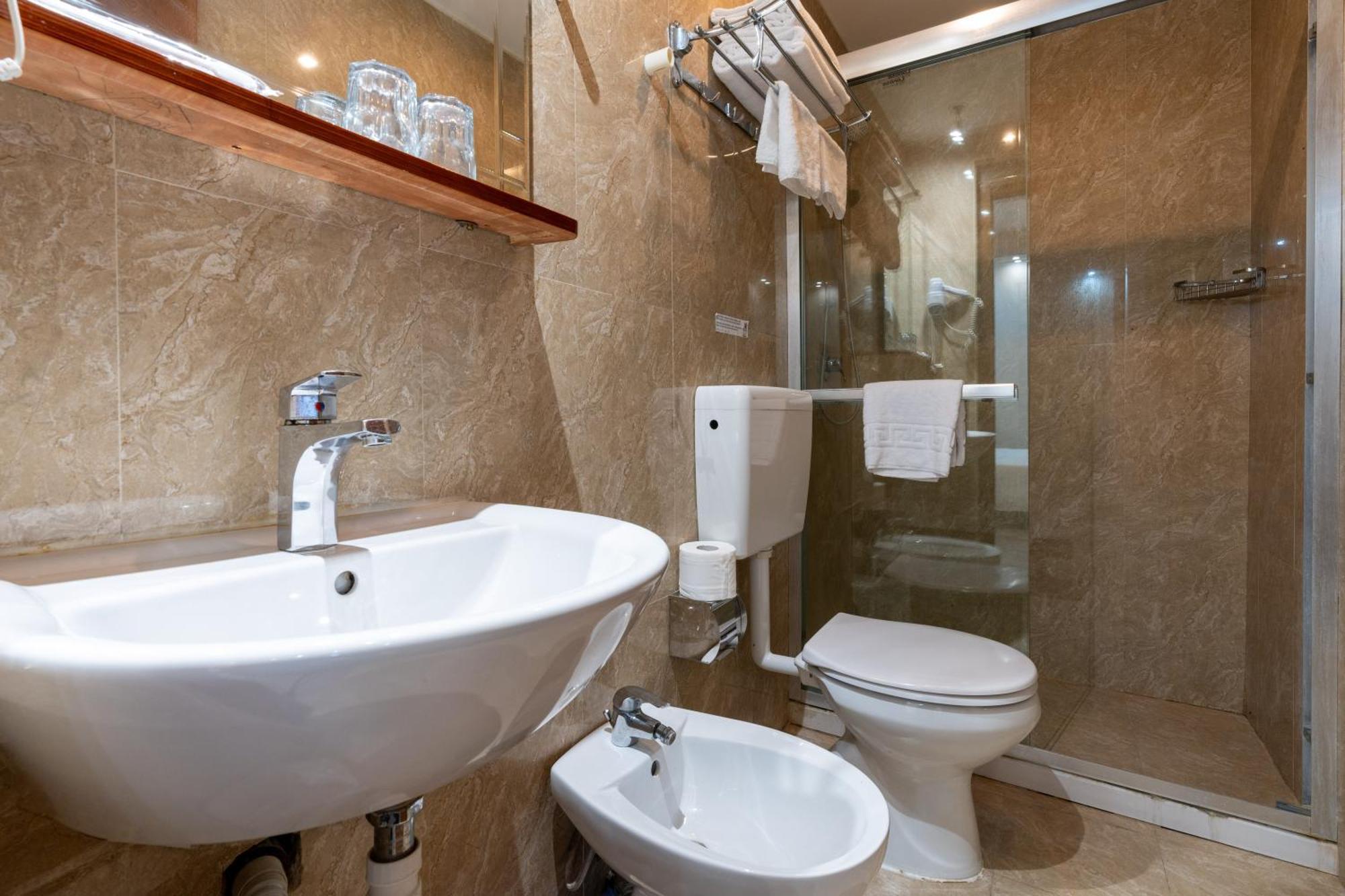 Leone D'oro - Close To Piazza Vittorio Guest house