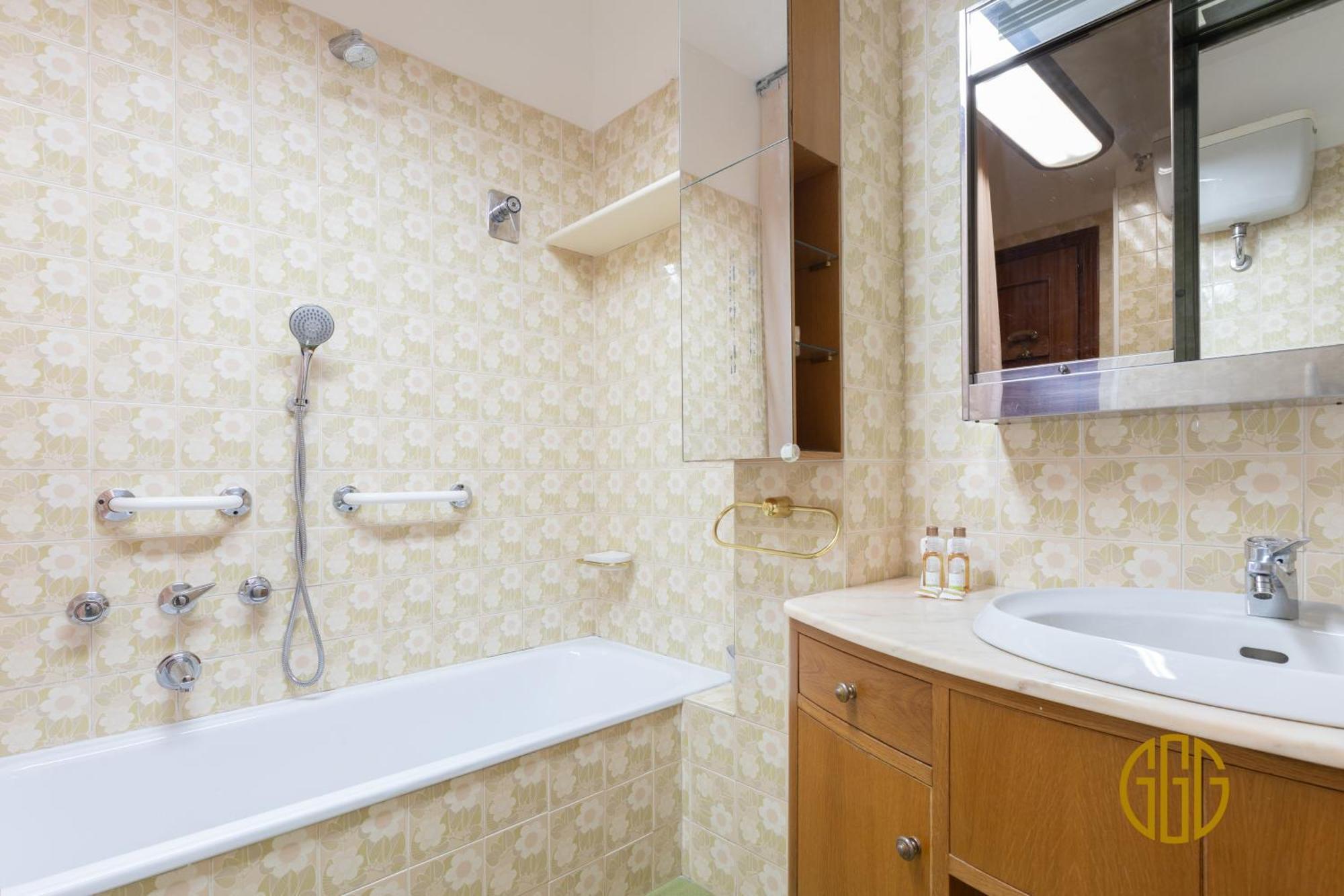 Alle 3g - 10min To Center, A-c, 2 Baths, Terrace Apartment
