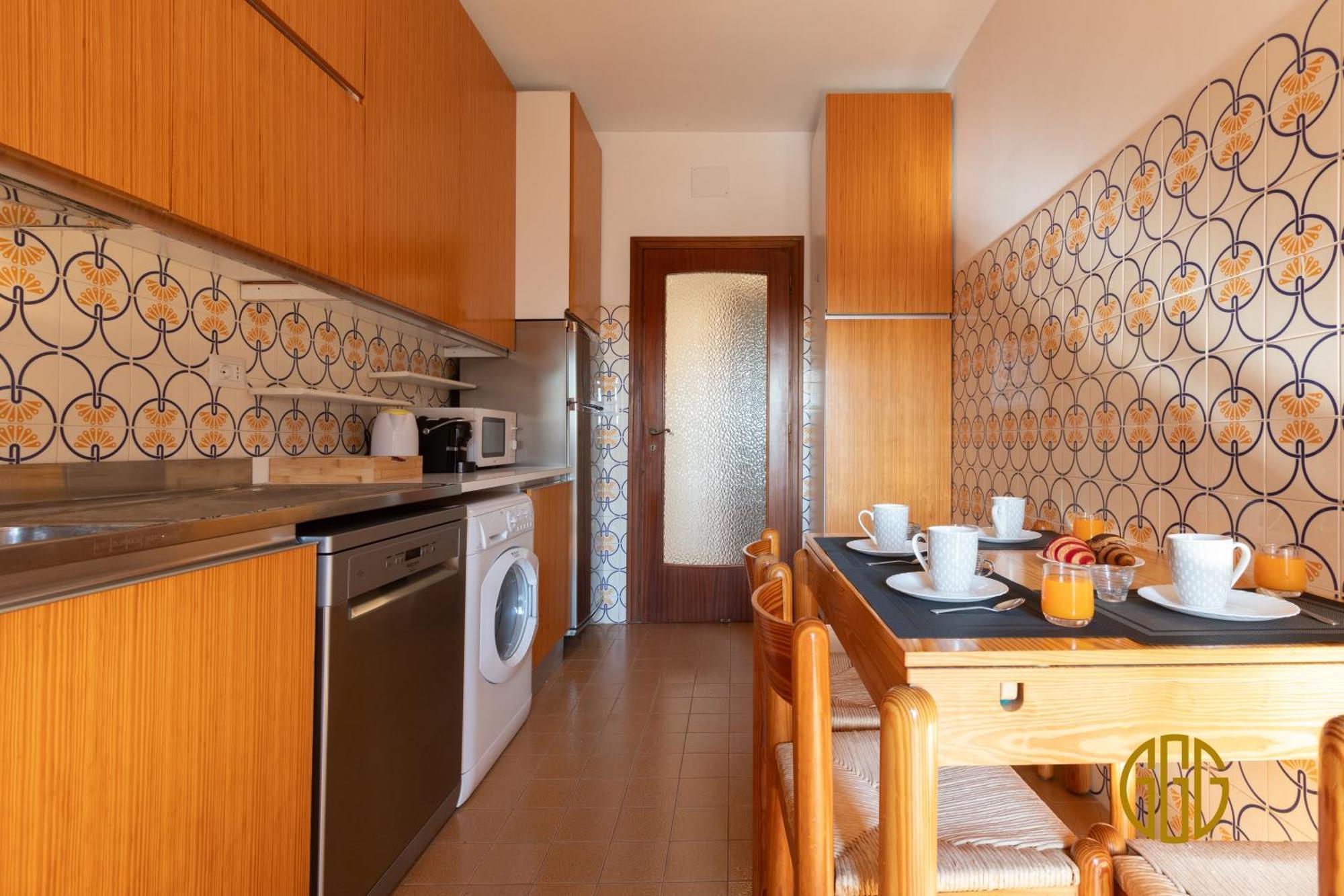 Alle 3g - 10min To Center, A-c, 2 Baths, Terrace
