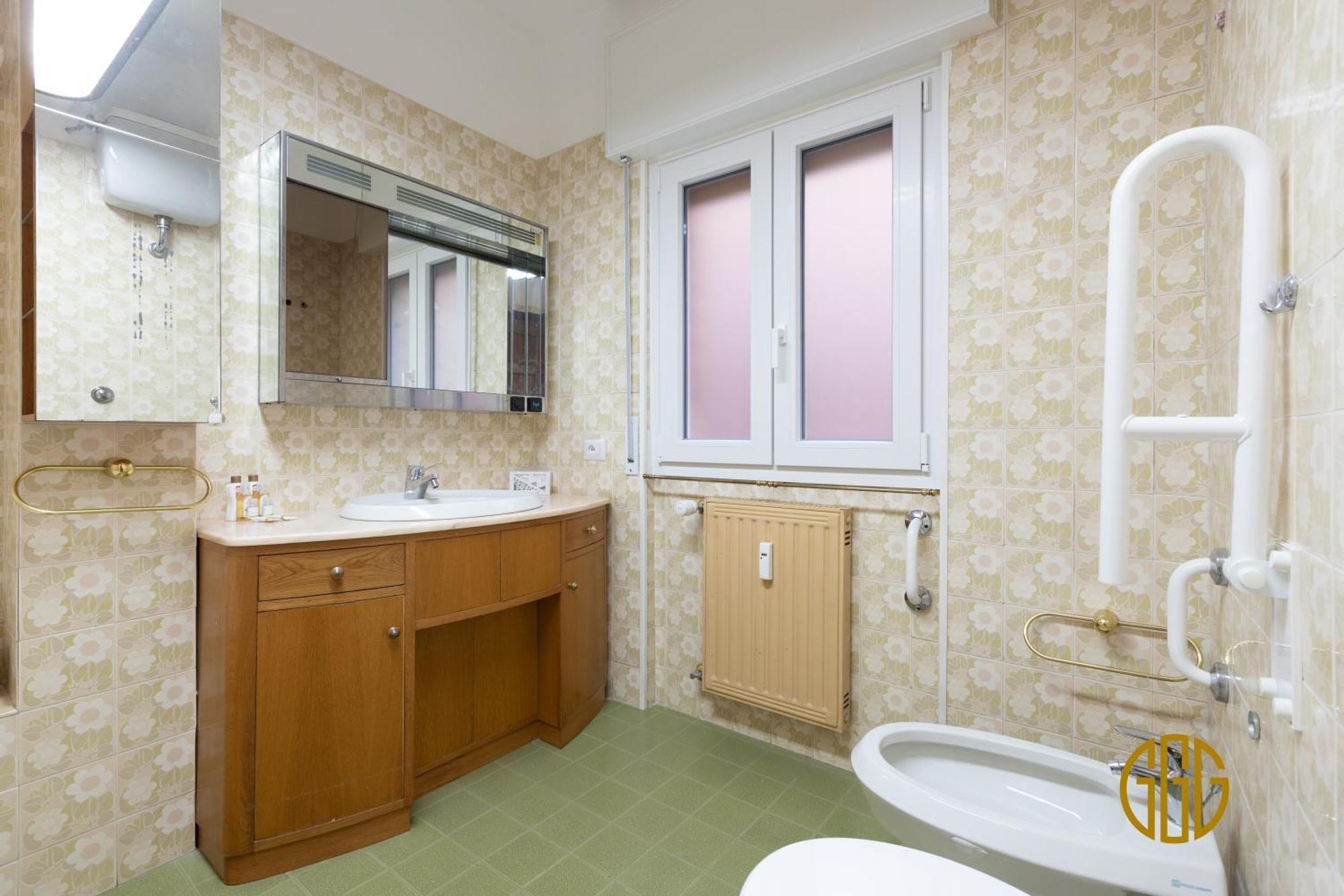 Alle 3g - 10min To Center, A-c, 2 Baths, Terrace Apartment