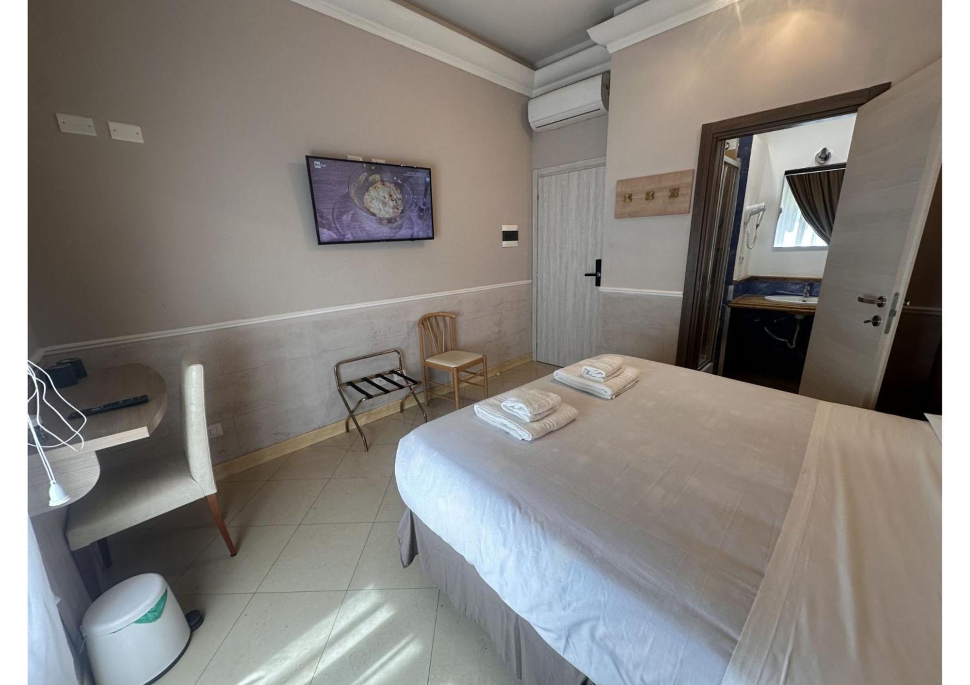 J&m Spqr Guest house