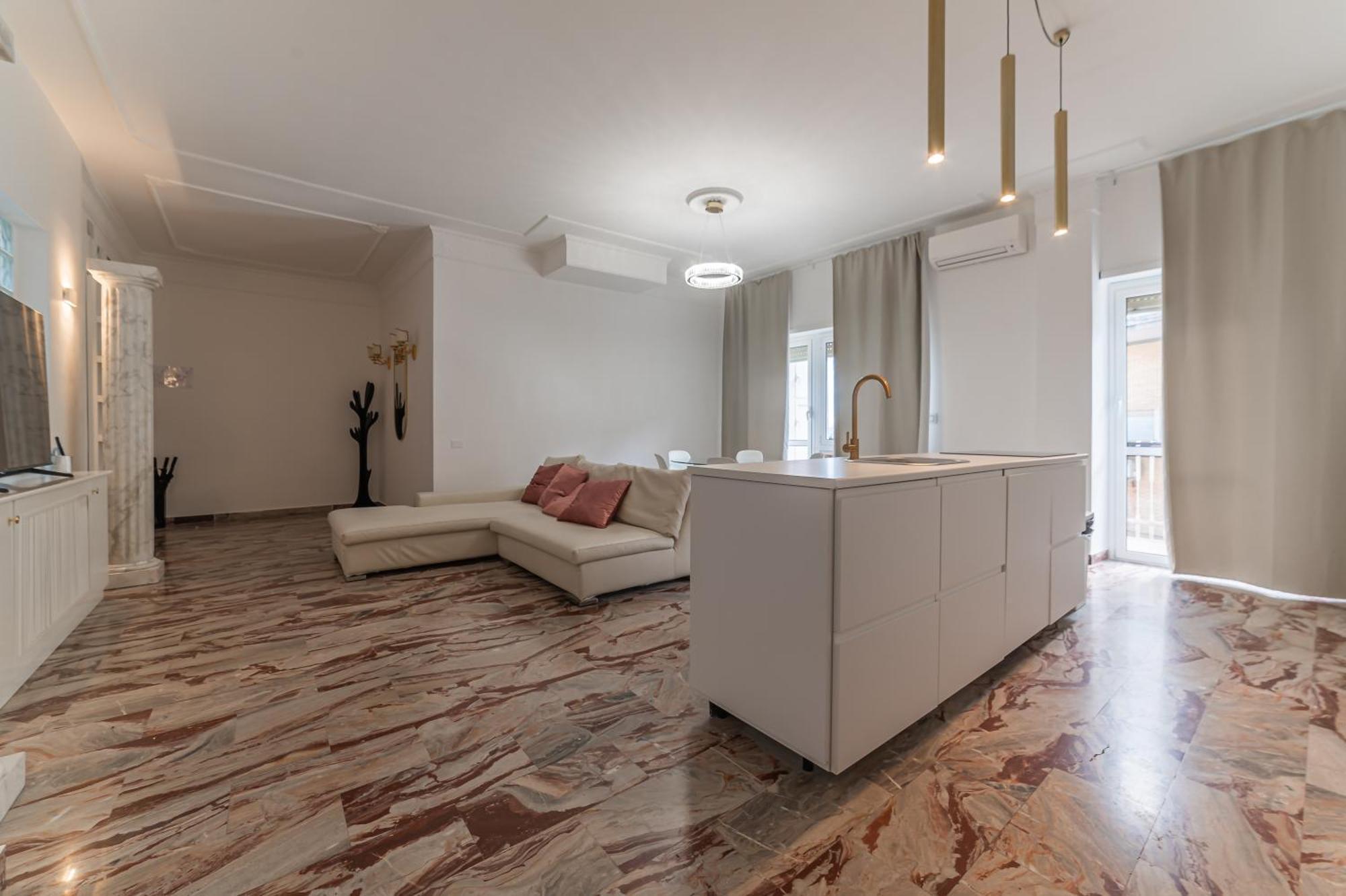 New - Elegant, Modern With Terrace *