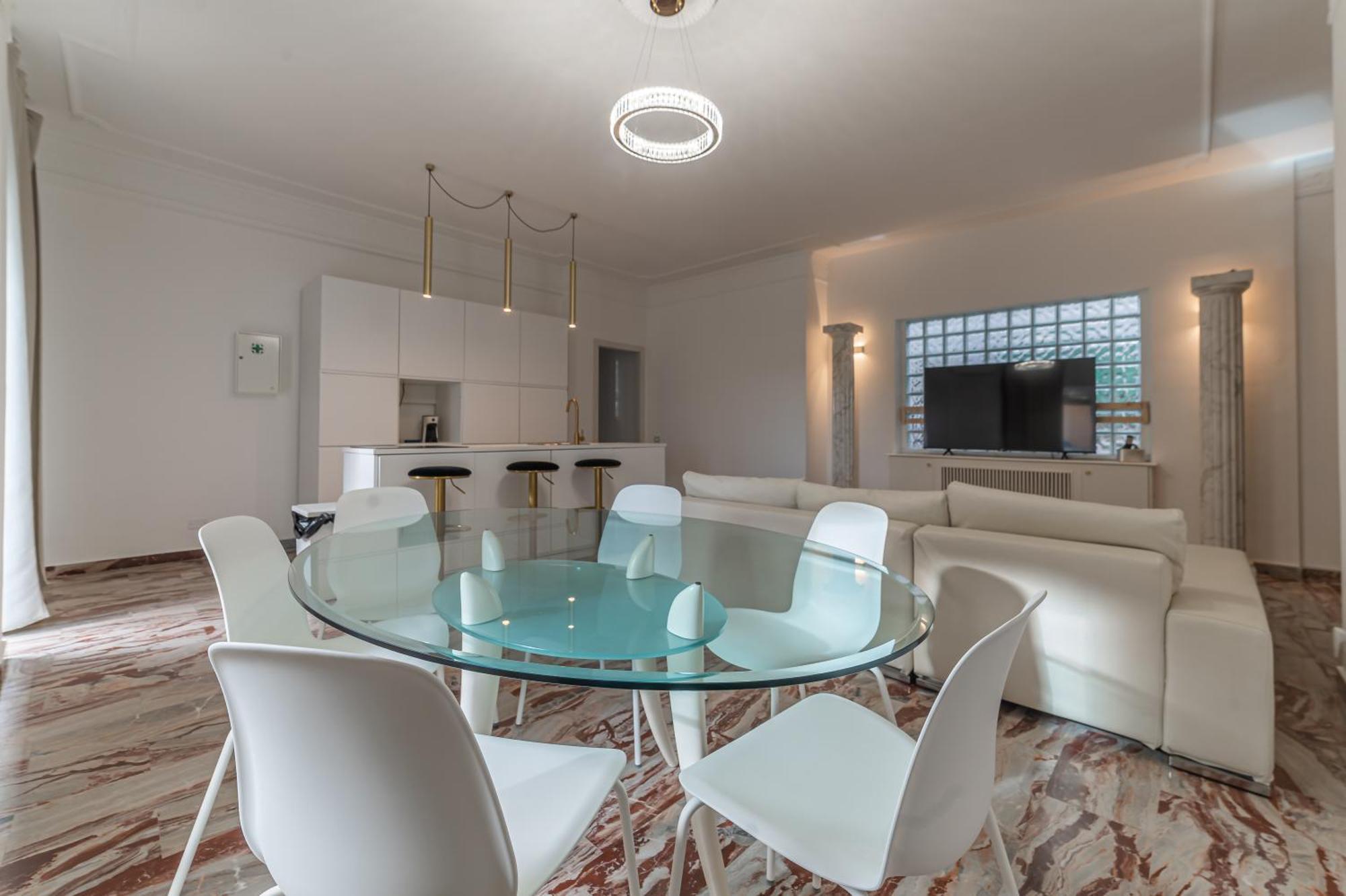 New - Elegant, Modern With Terrace Rome