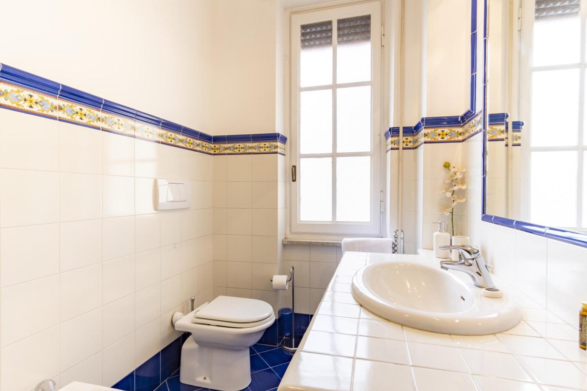 Apartment Elegantis Solinda - Easily Get To The Historic Center, Metro, Tram And Bus Are Nearby *