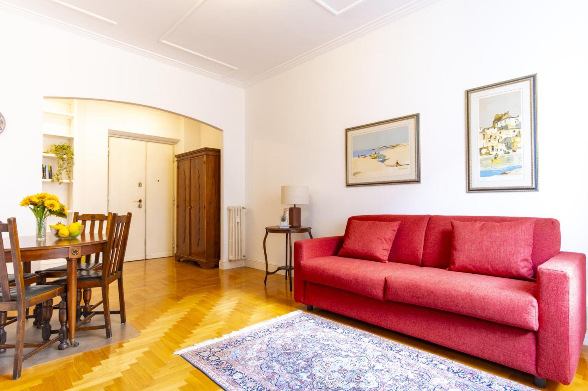 Elegantis Solinda - Easily Get To The Historic Center, Metro, Tram And Bus Are Nearby Apartment