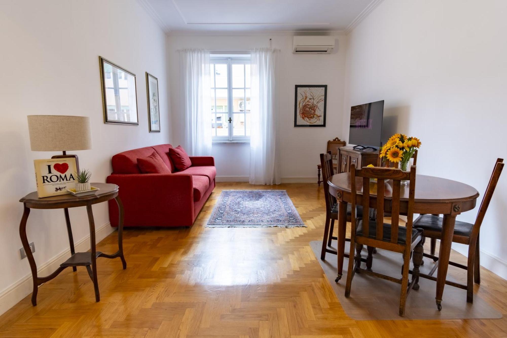 Apartment Elegantis Solinda - Easily Get To The Historic Center, Metro, Tram And Bus Are Nearby *