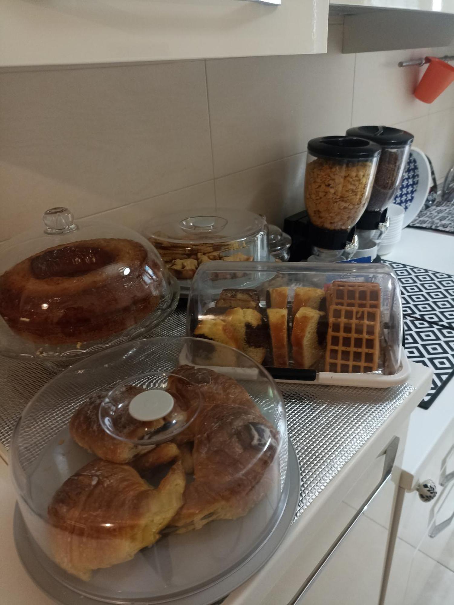 Bed & Breakfast Coffee And The *