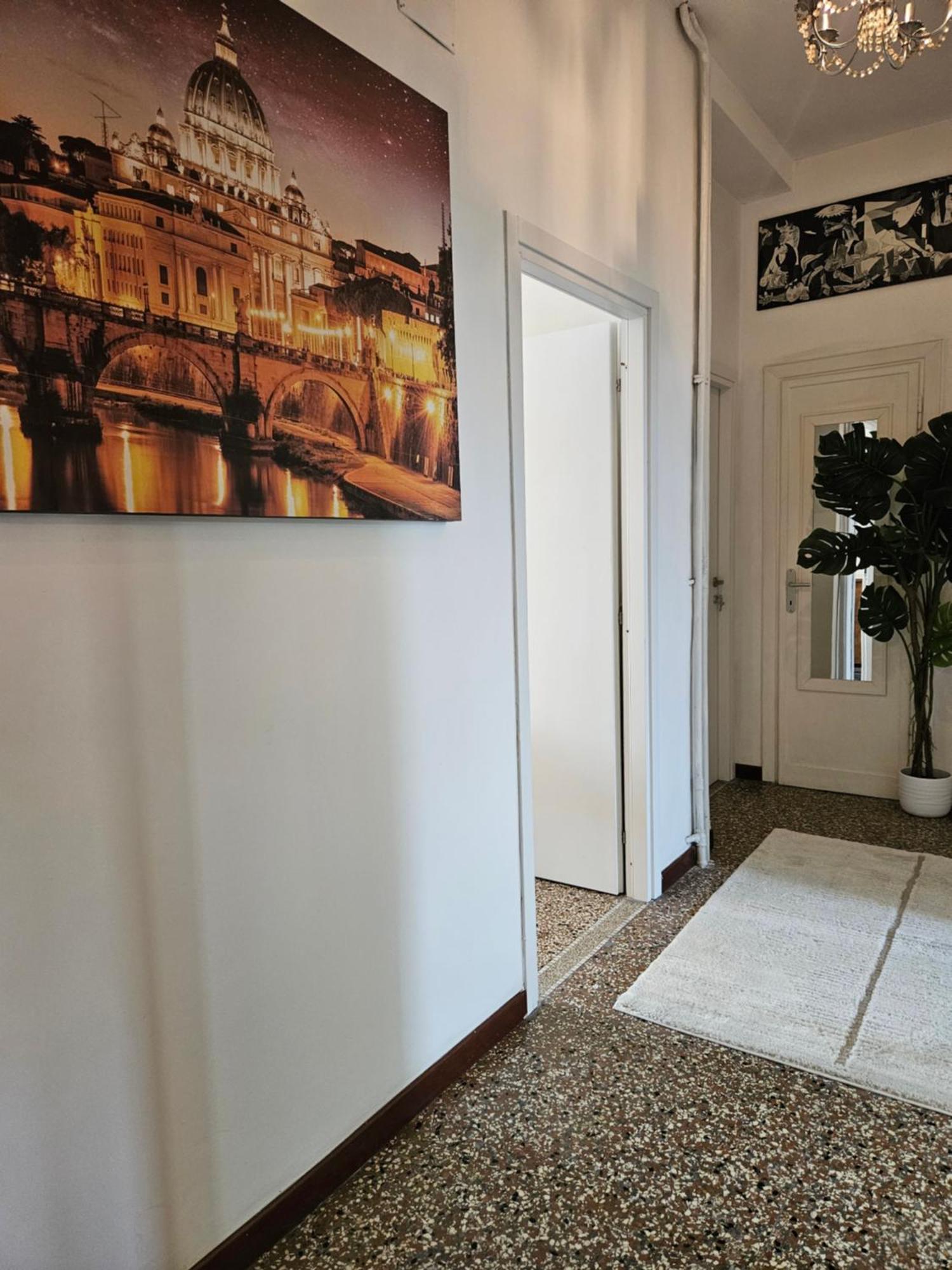 12 V Itali Guest house