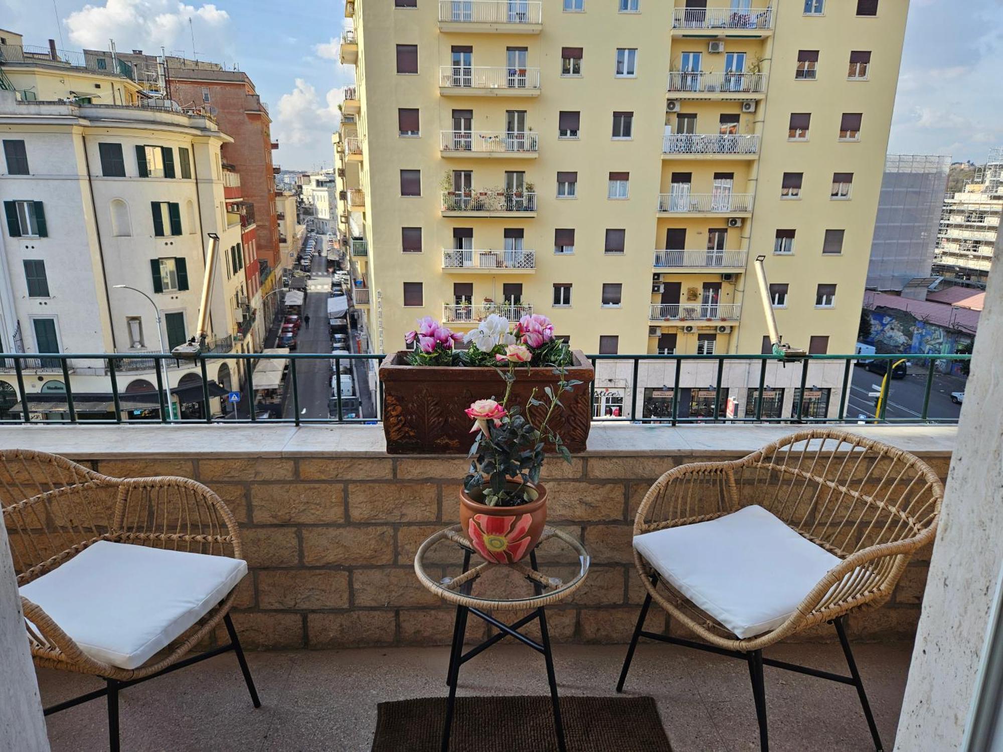 12 V Itali Rome