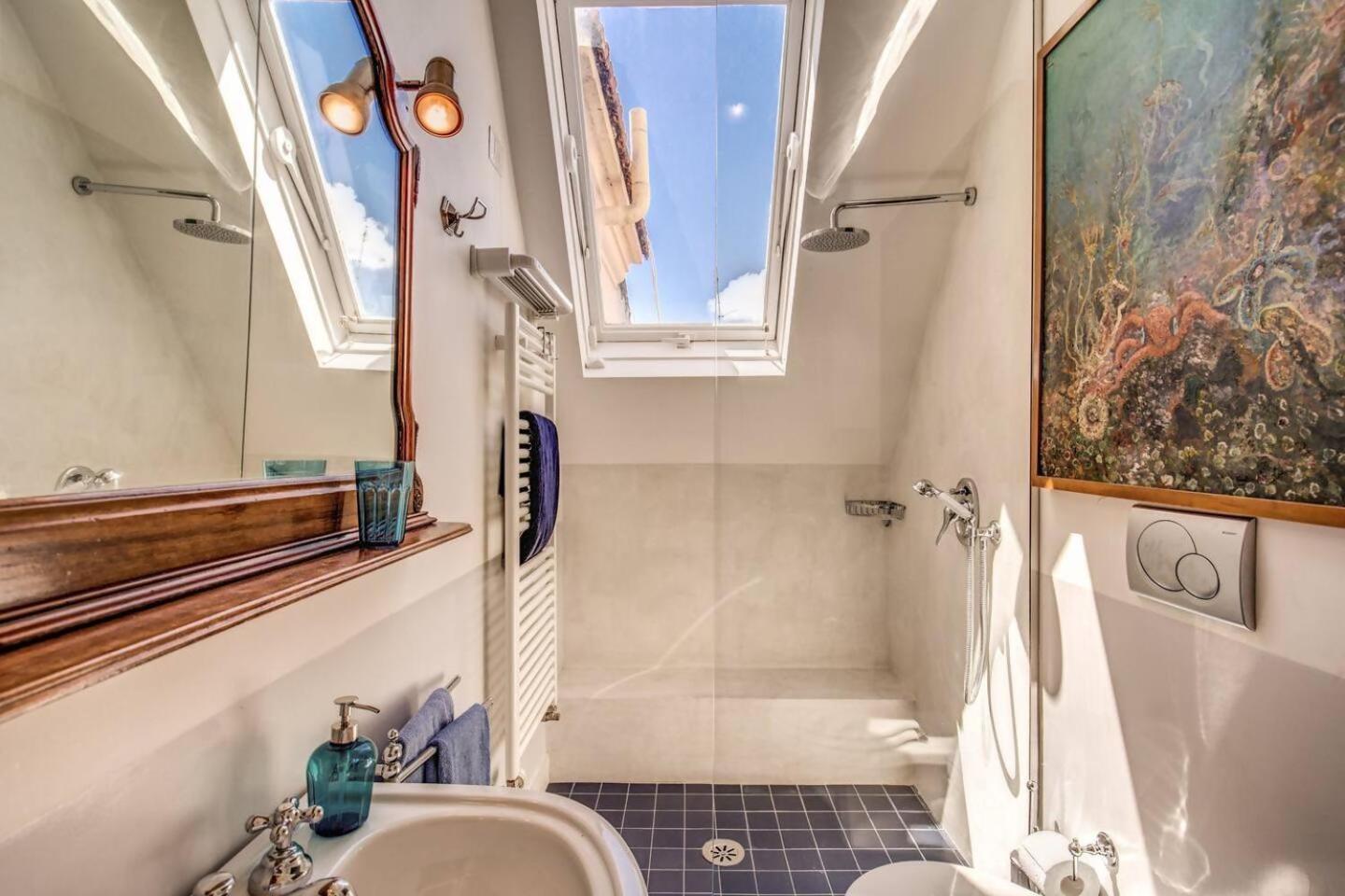 Appartement Attic With Terrace Overlooking St Peters Basilica