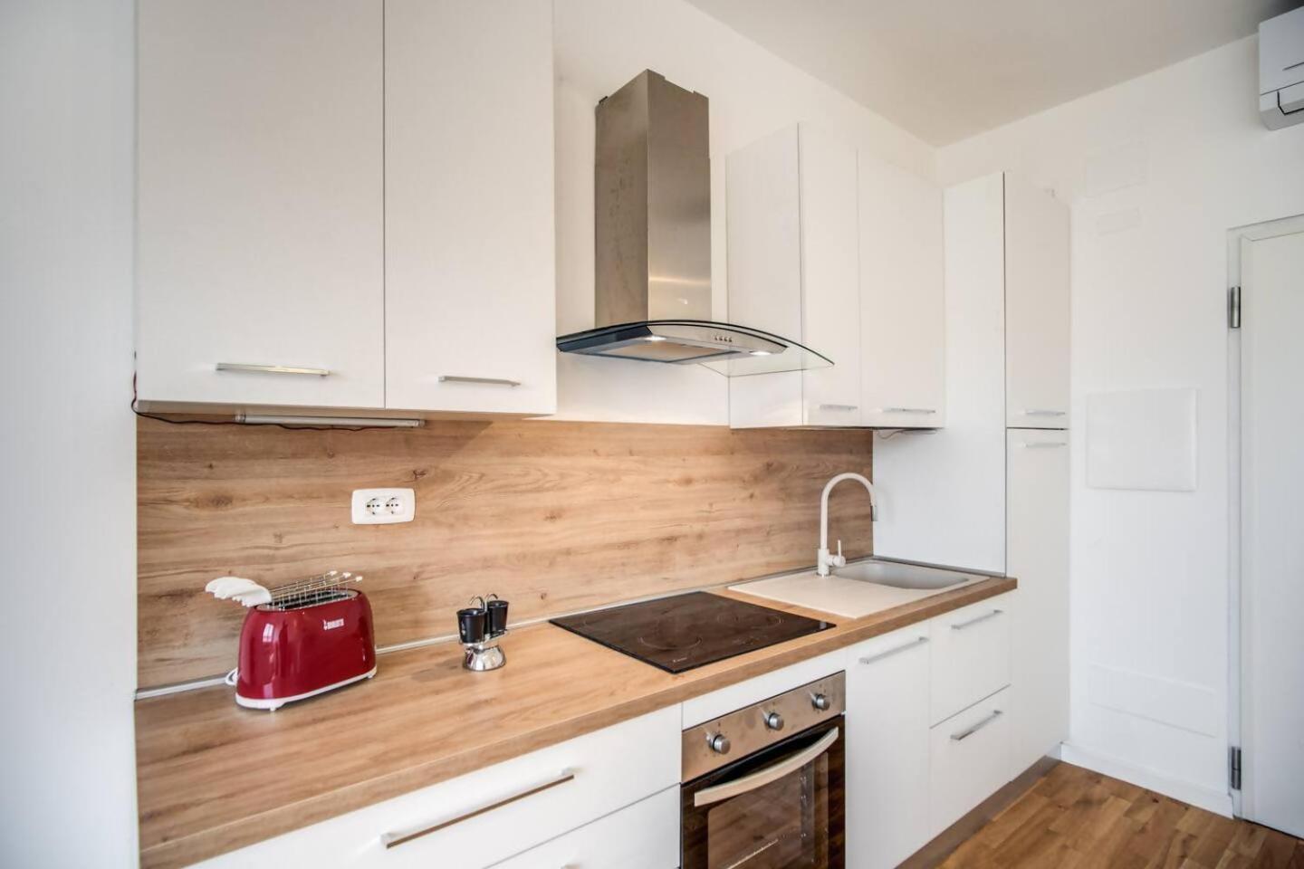 Naos Close Popolo Square Appartement *