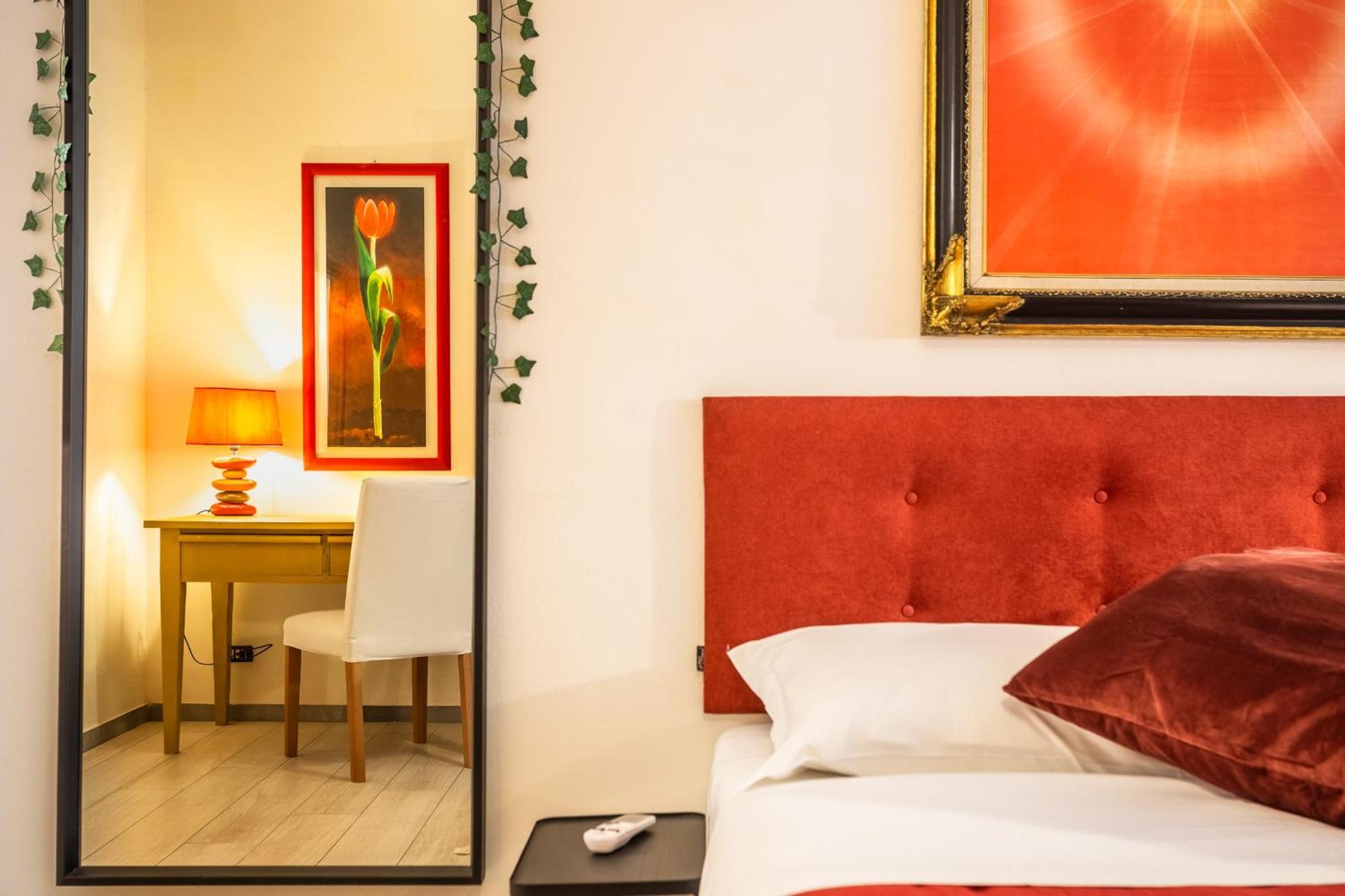 La Piccola Retro , Urban Color And Comfort