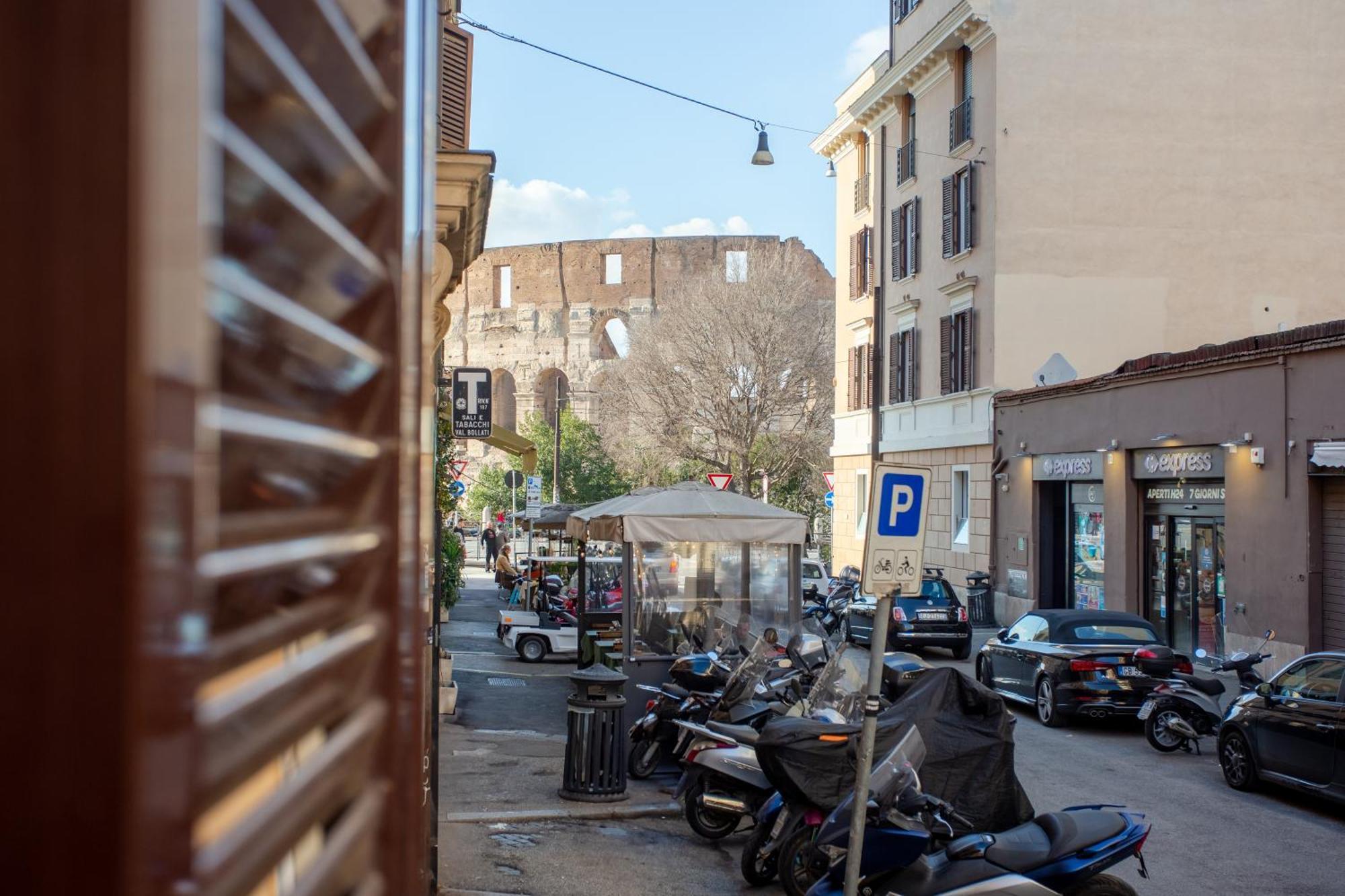 Oliviero - Colosseo With Terrace Rome