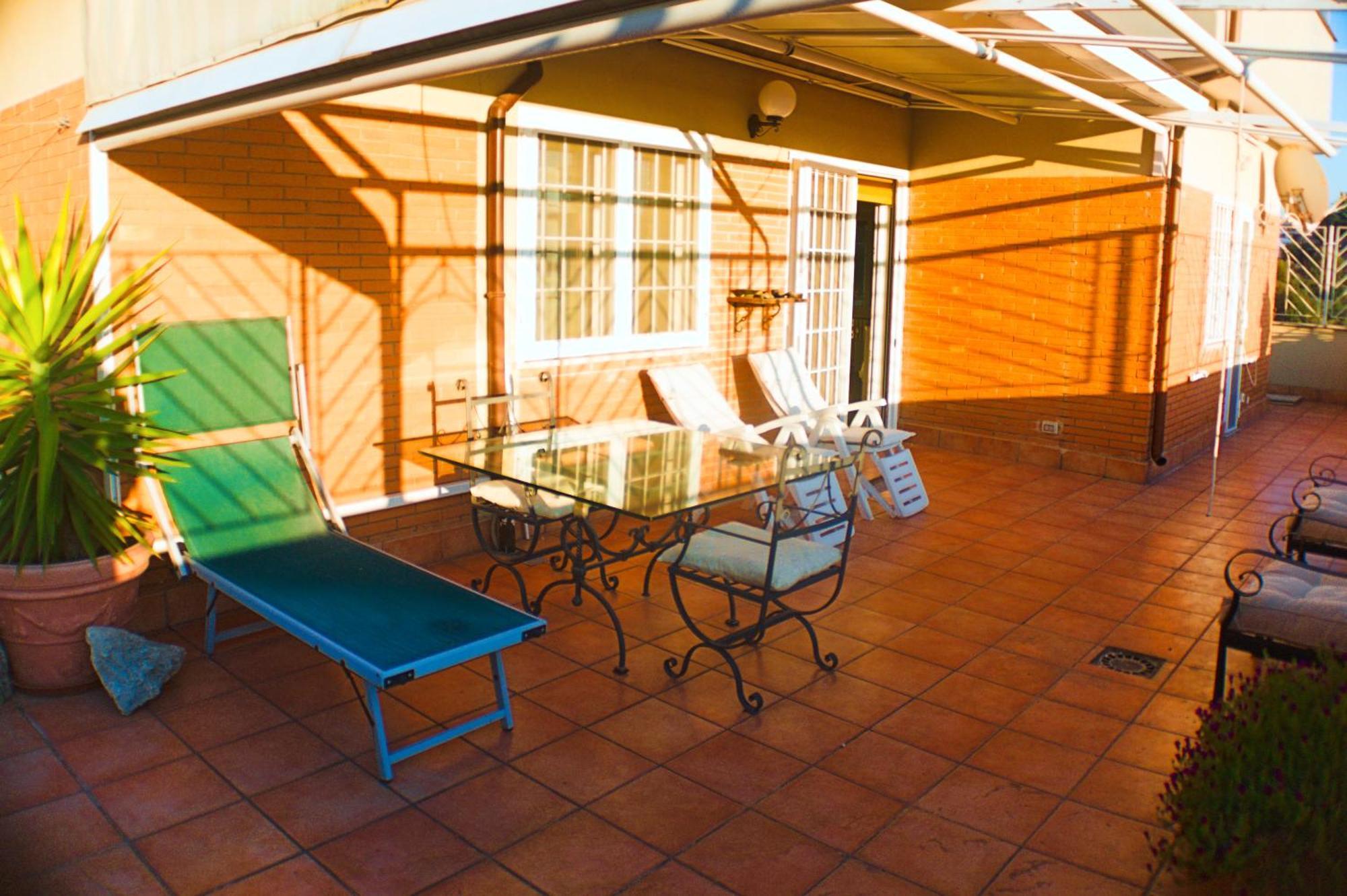 Apartment Tiziana's Terrace - Pet Friendly Rome