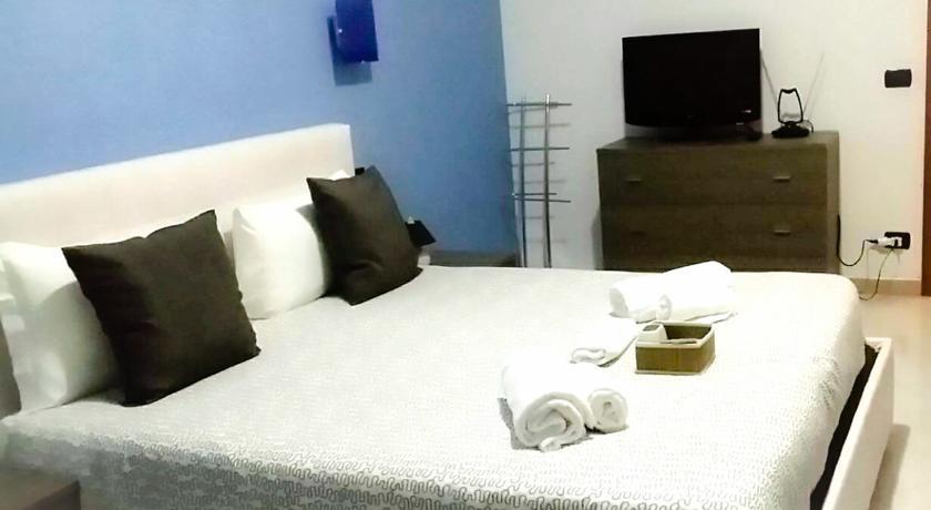 Suites Holiday Rooms *